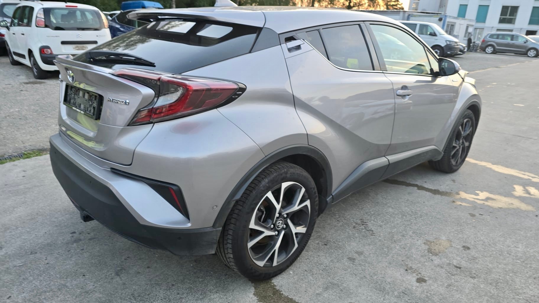 TOYOTA C-HR 1.8 HSD CVT Trend-image-2