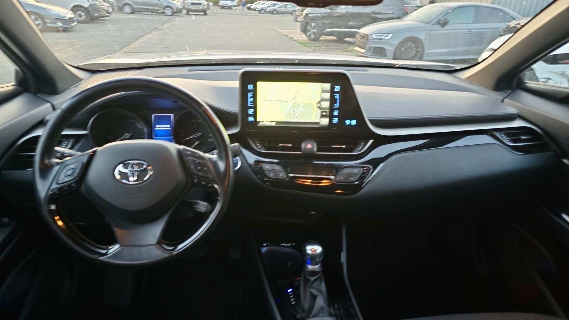 TOYOTA C-HR 1.8 HSD CVT Trend-image-8