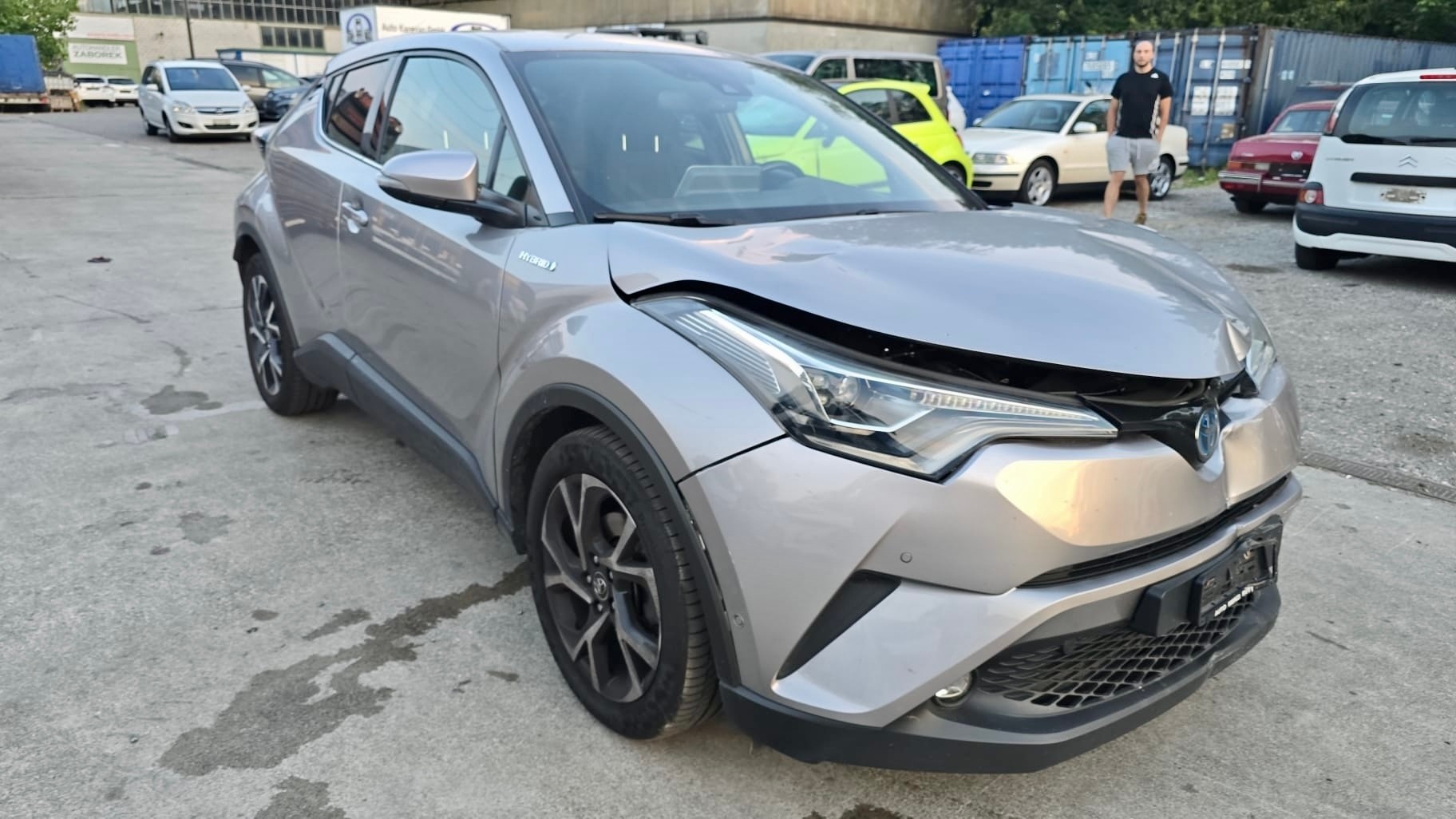 TOYOTA C-HR 1.8 HSD CVT Trend-image-1