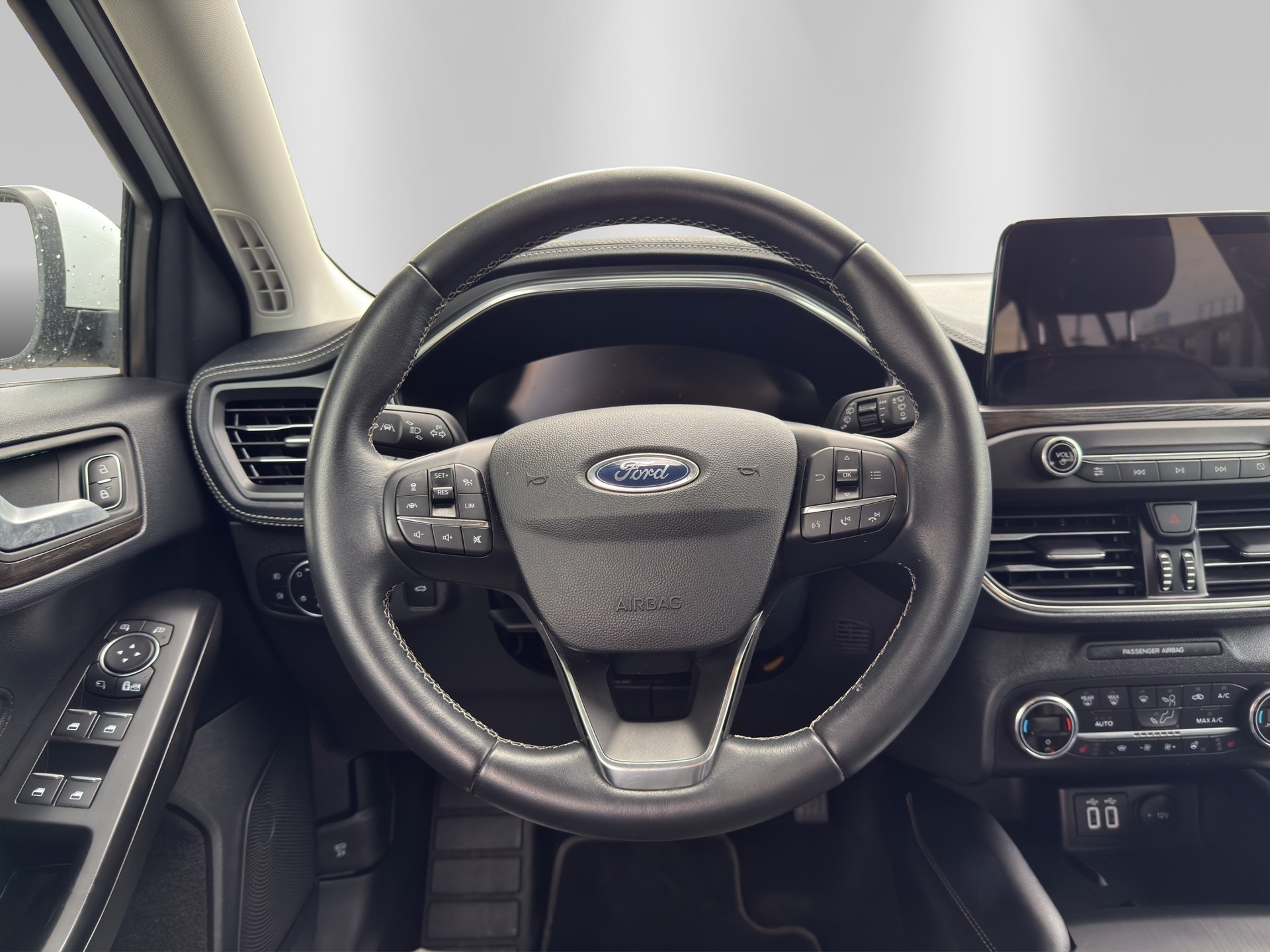 FORD Focus 1.0 SCTi Vignale Automatic-image-9