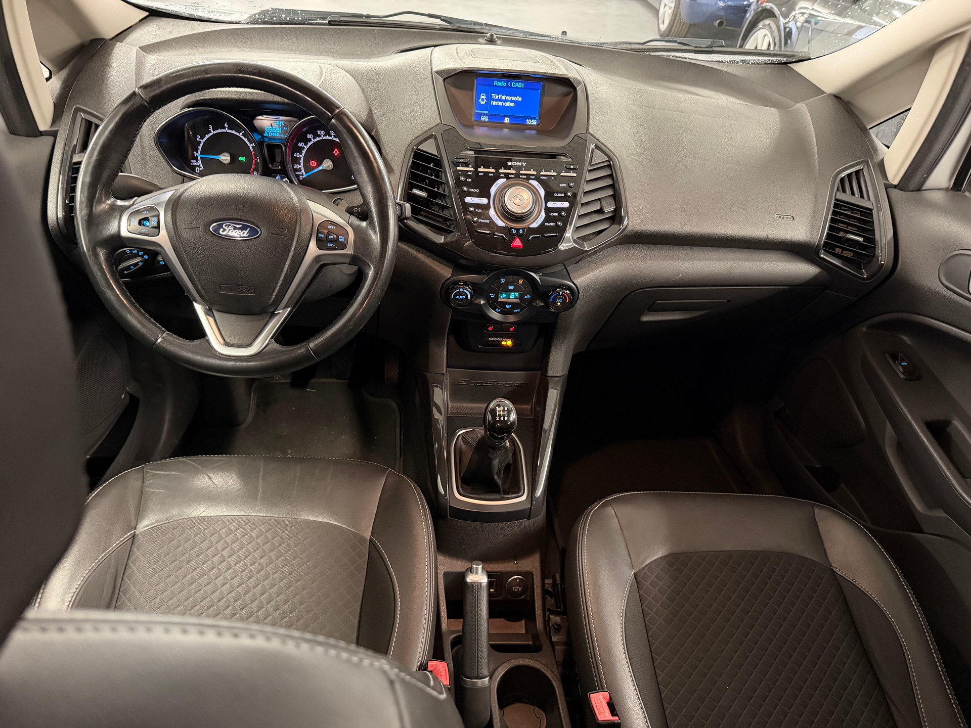 FORD EcoSport 1.0 SCTi Titanium-image-8