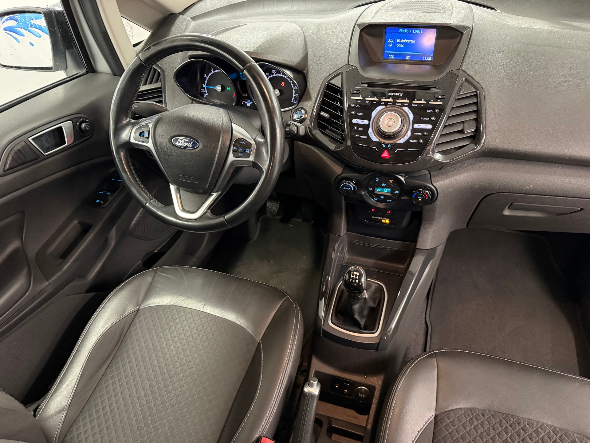 FORD EcoSport 1.0 SCTi Titanium-image-9