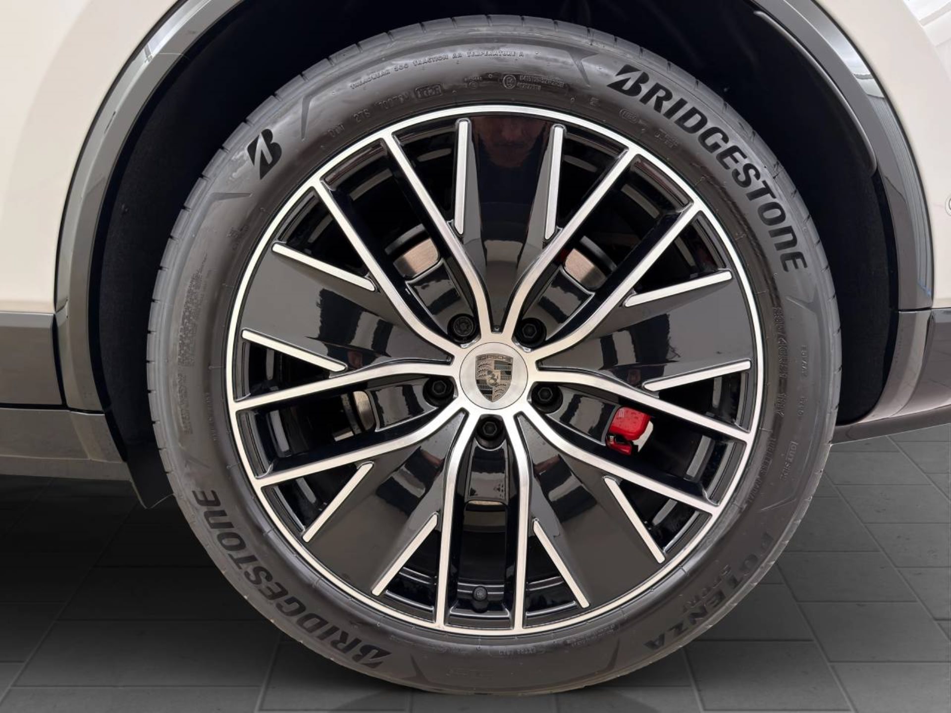 PORSCHE Macan Turbo-image-11