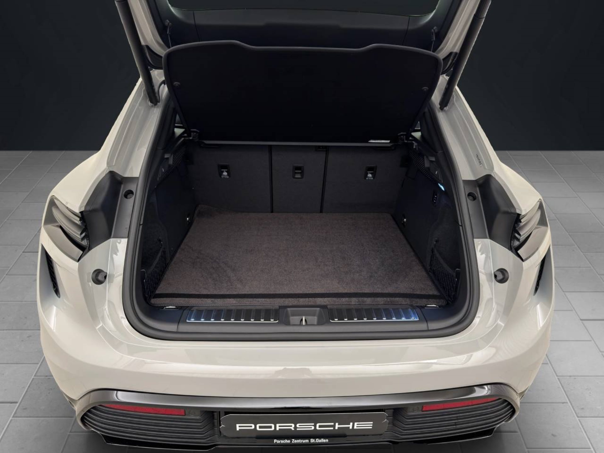 PORSCHE Macan Turbo-image-20