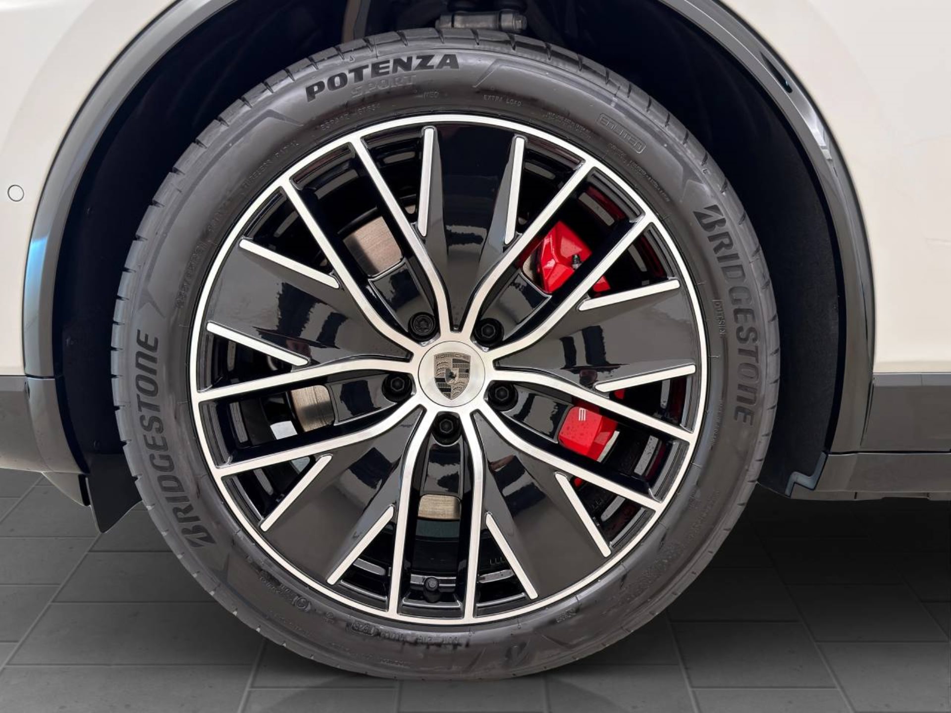 PORSCHE Macan Turbo-image-10