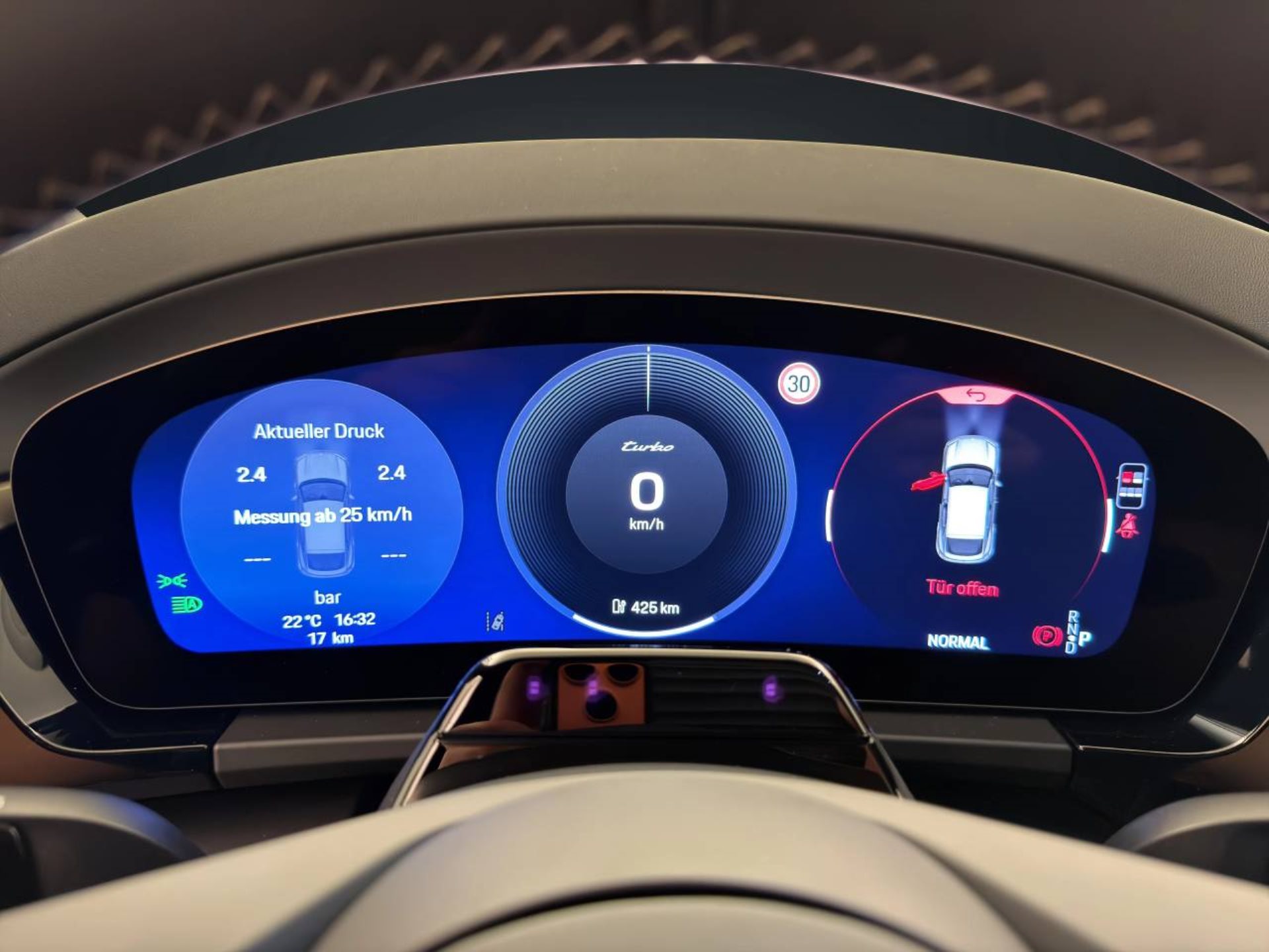 PORSCHE Macan Turbo-image-22