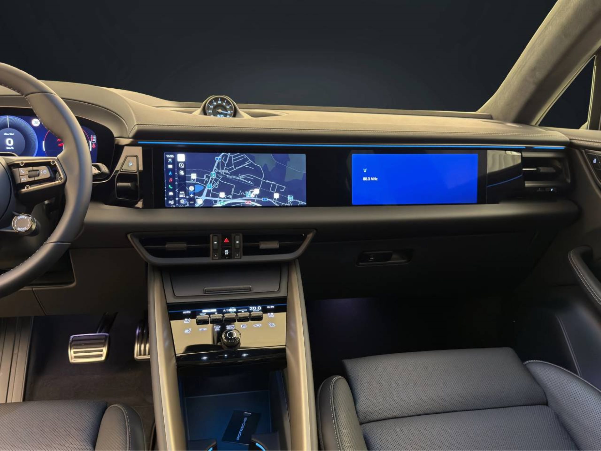 PORSCHE Macan Turbo-image-16