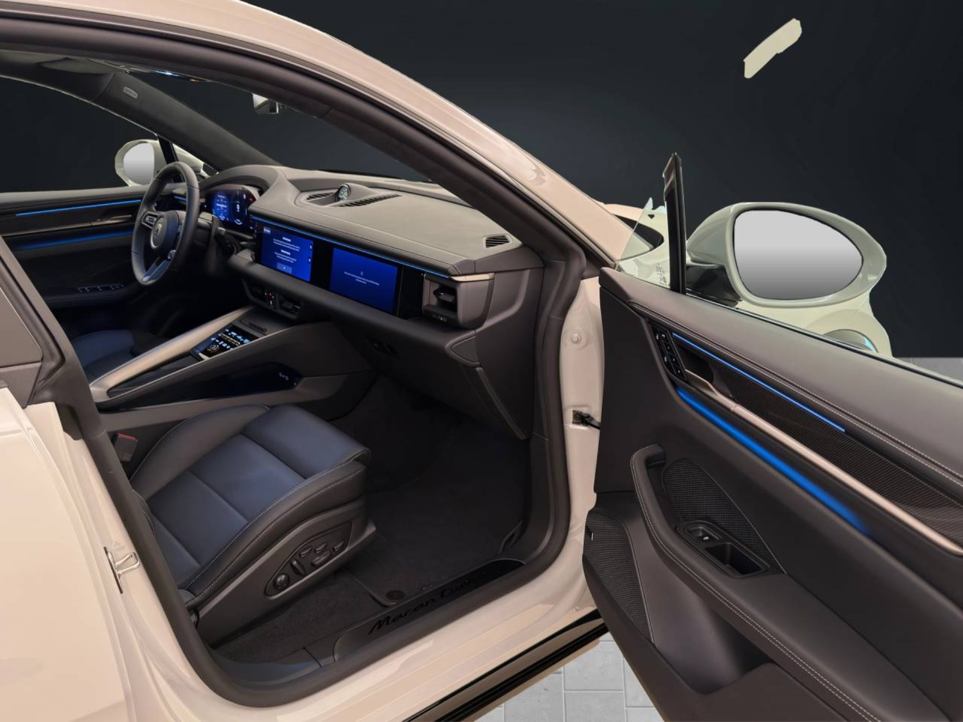 PORSCHE Macan Turbo-image-17