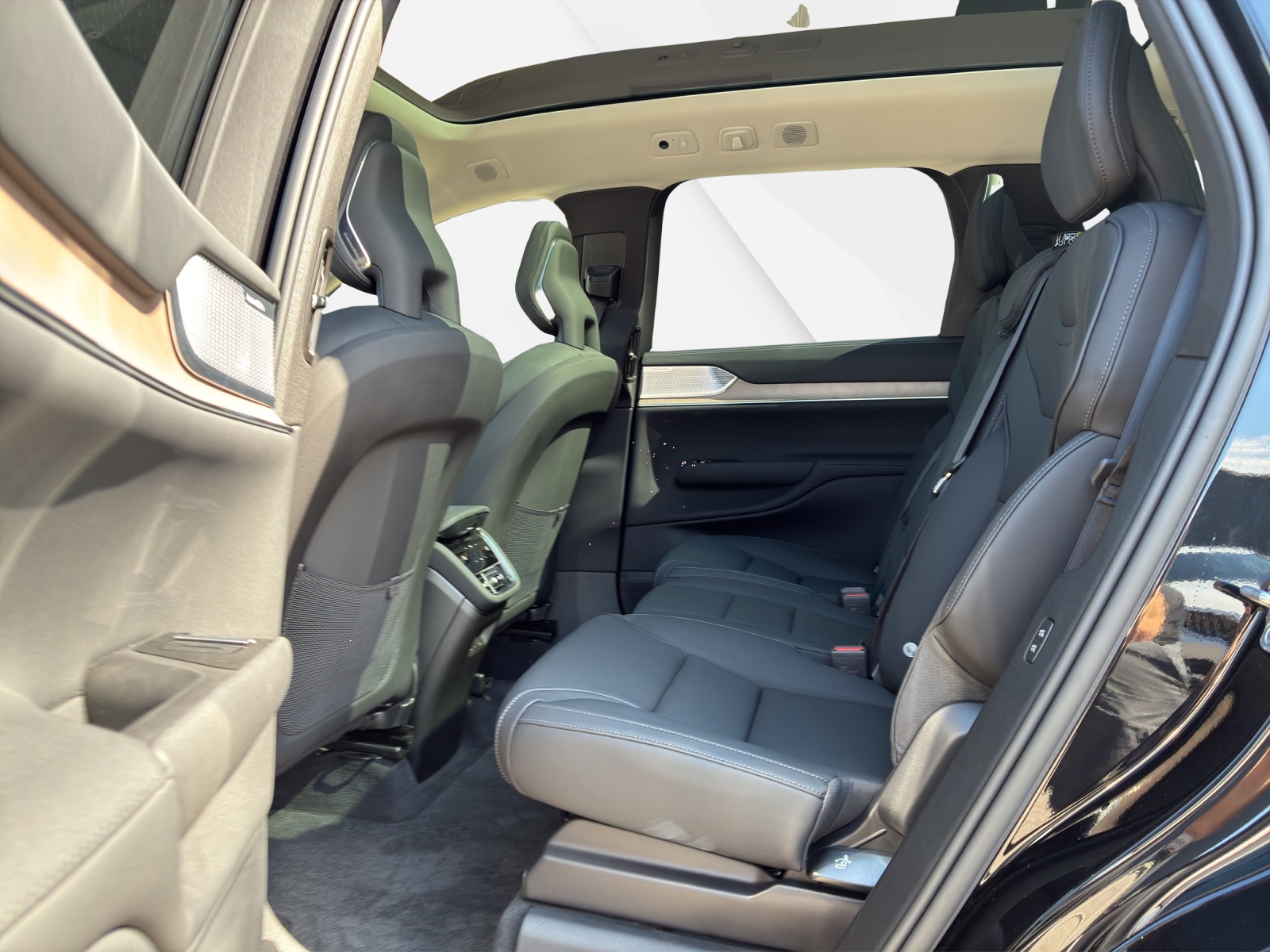 VOLVO EX 90 Twin Performance Ultra AWDD-image-13