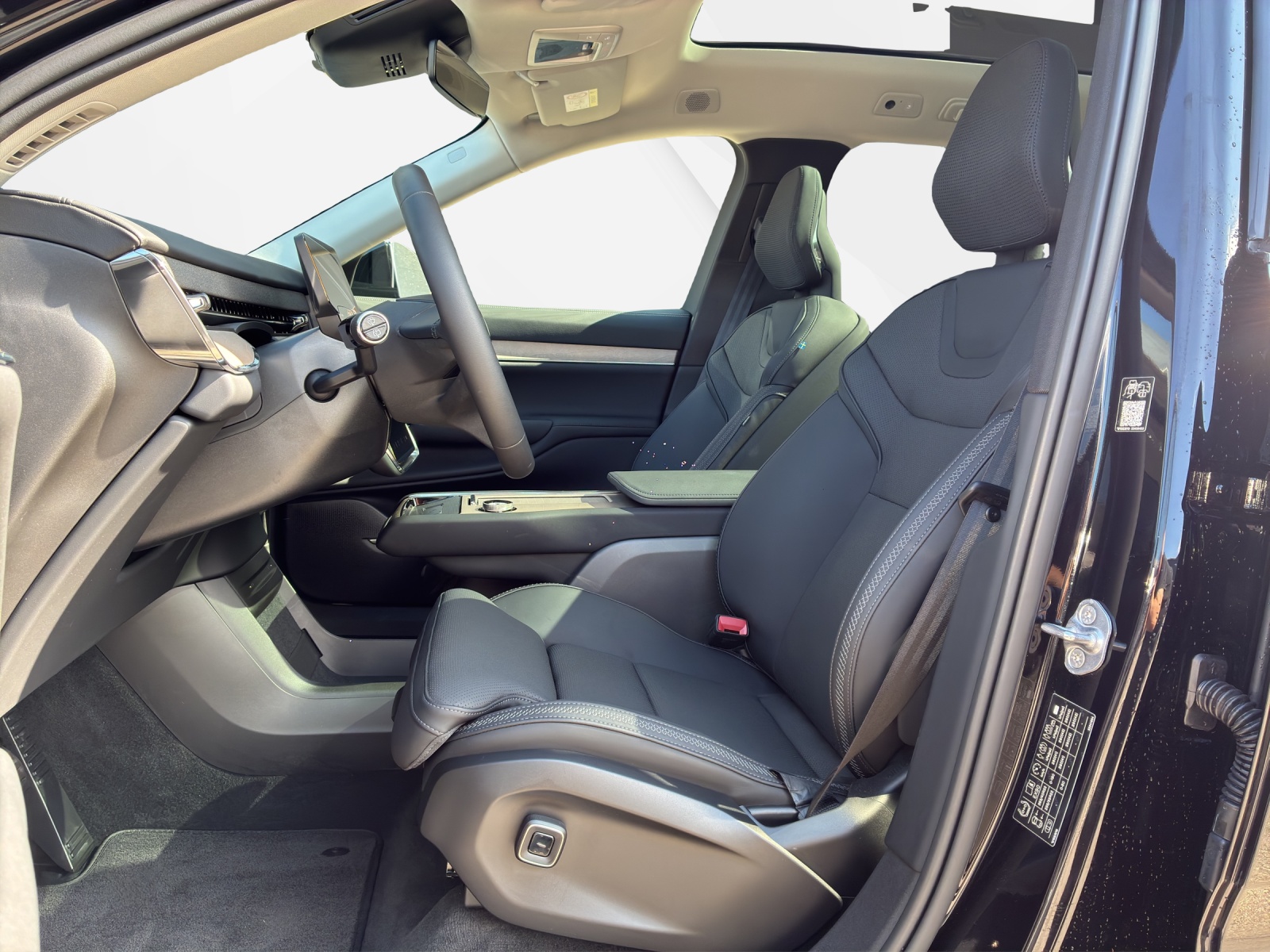 VOLVO EX 90 Twin Performance Ultra AWDD-image-9