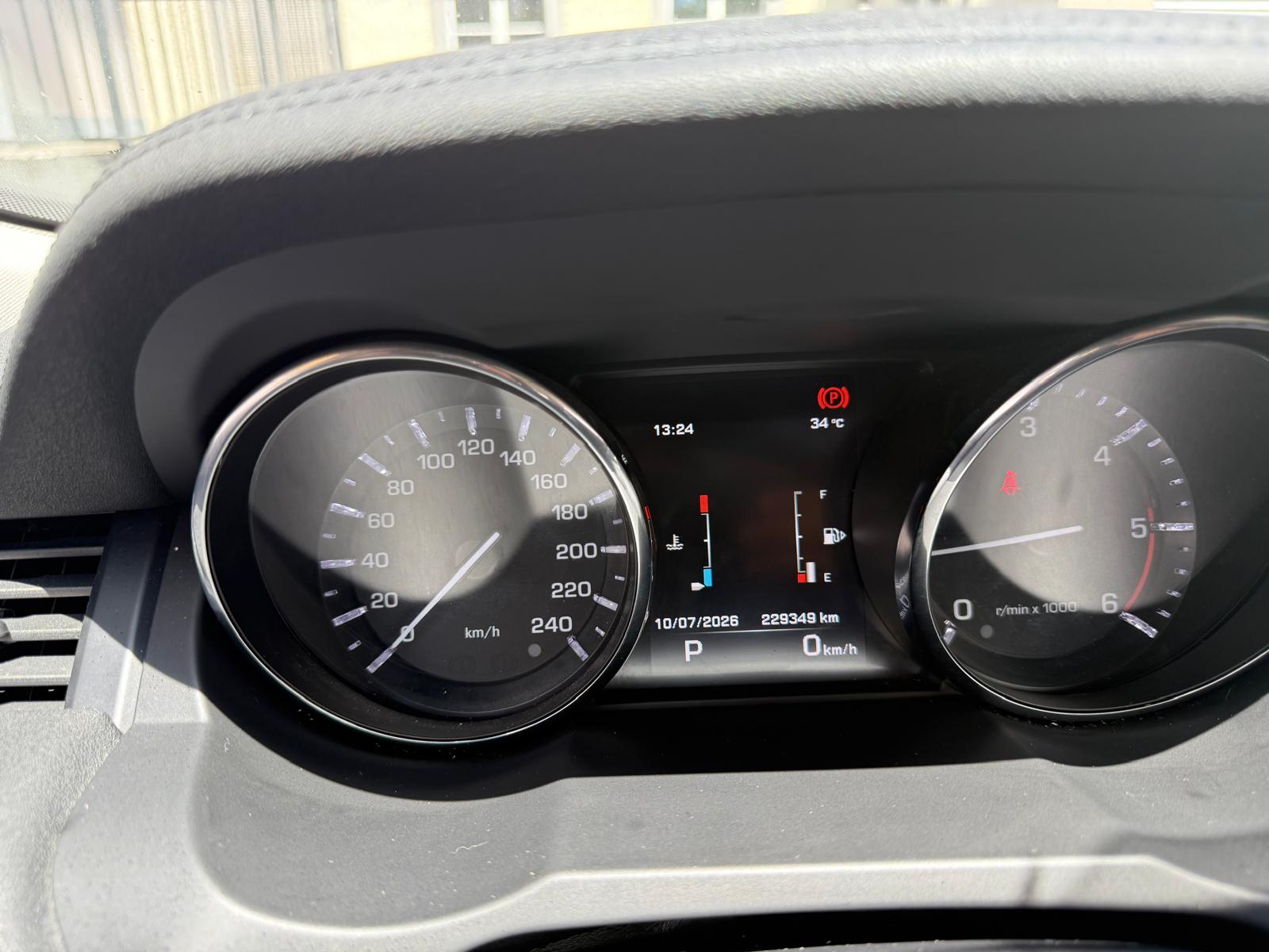 LAND ROVER Range Rover Evoque 2.2 SD4 P212 AT9-image-8