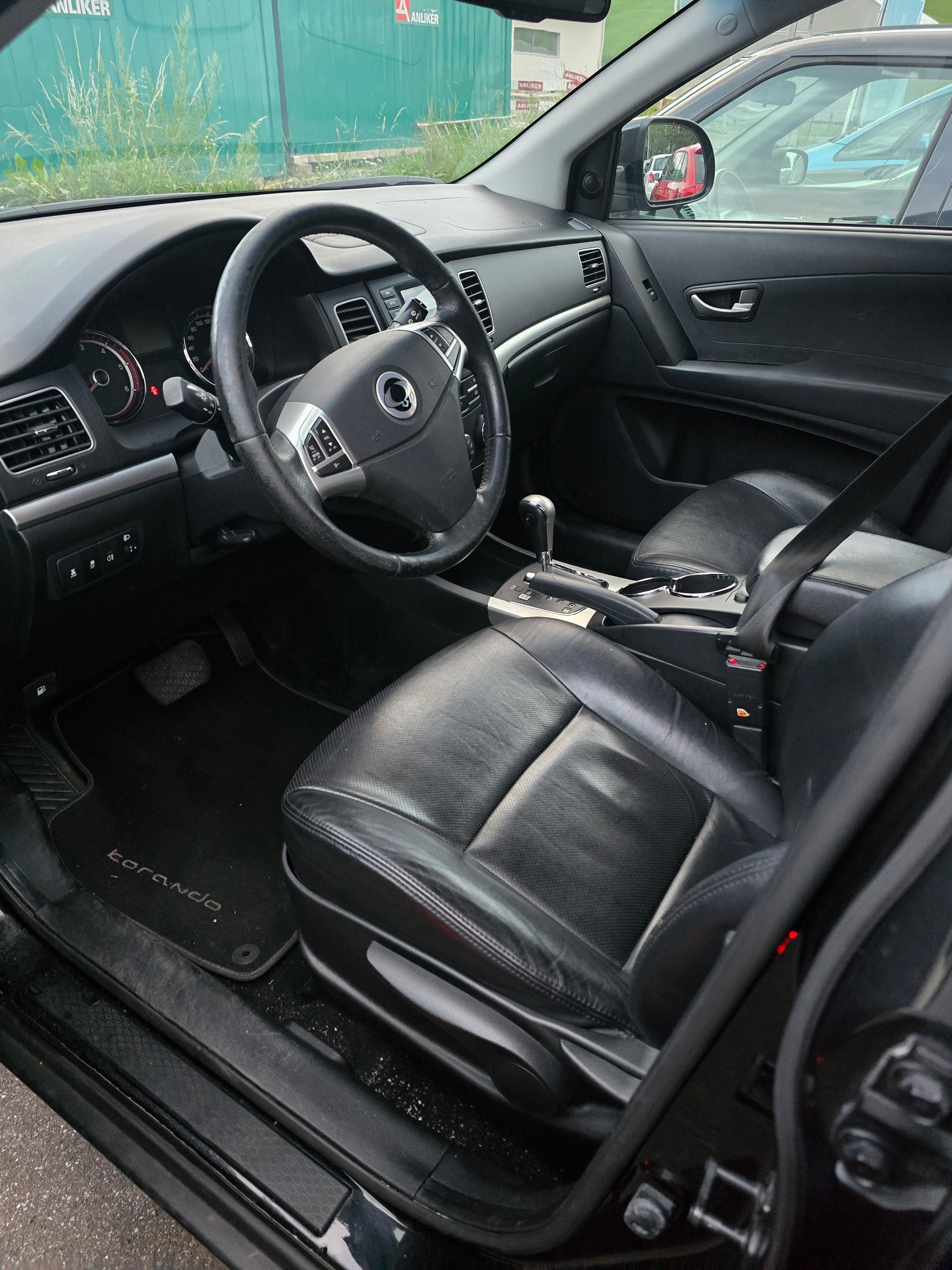 KGM-SsangYong Korando 2.0 e-XDI Quartz 4WD Automatic-image-6