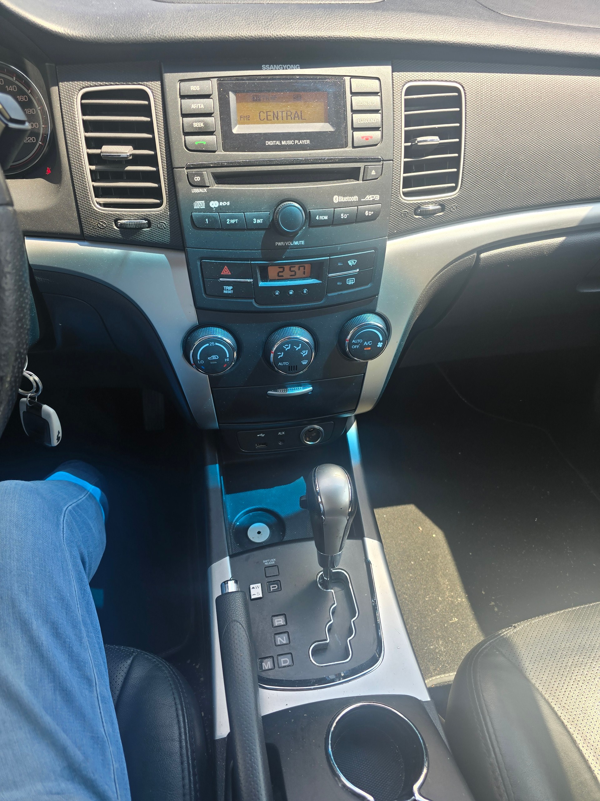 KGM-SsangYong Korando 2.0 e-XDI Quartz 4WD Automatic-image-3