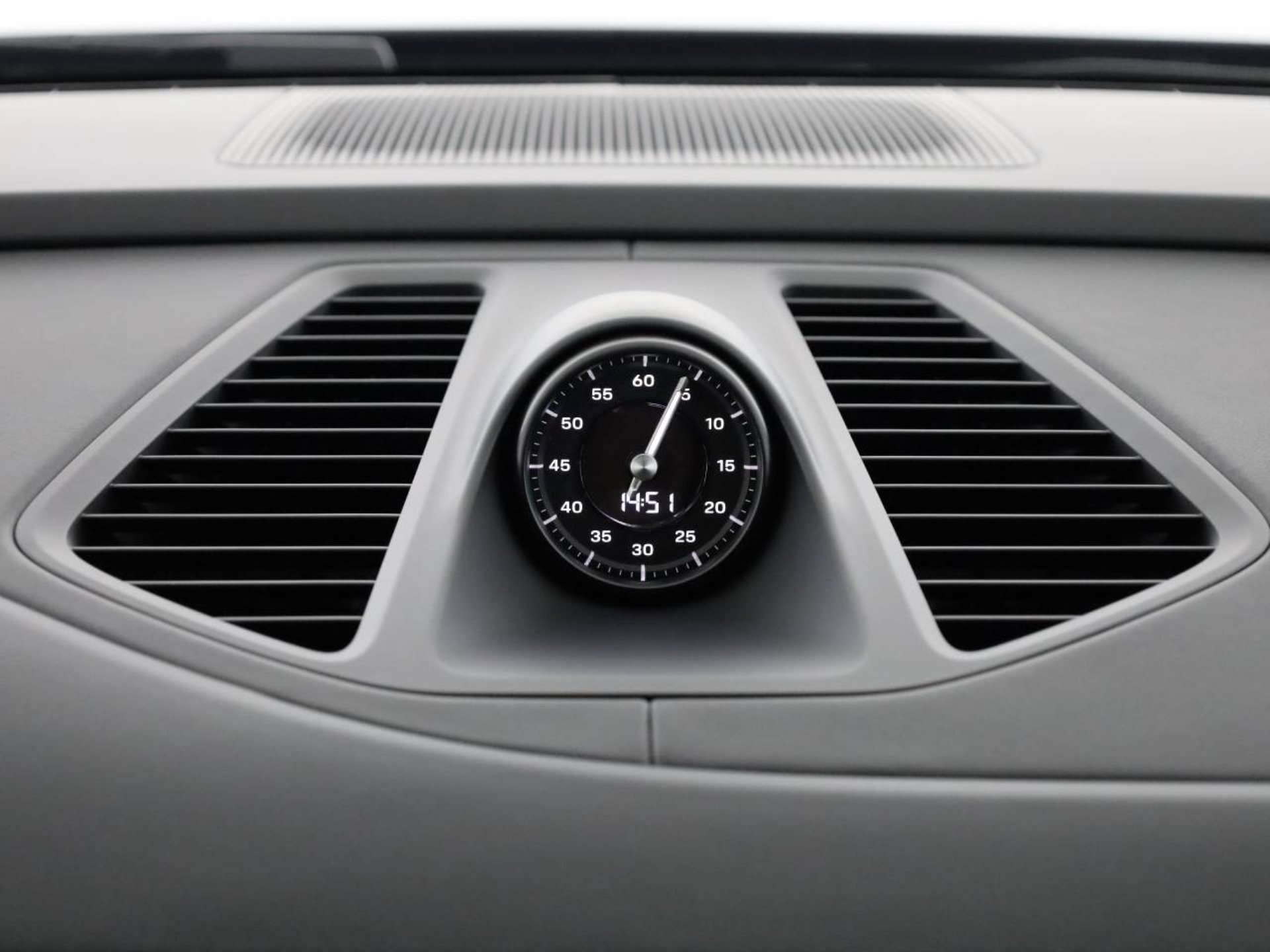 PORSCHE Macan 4-image-14