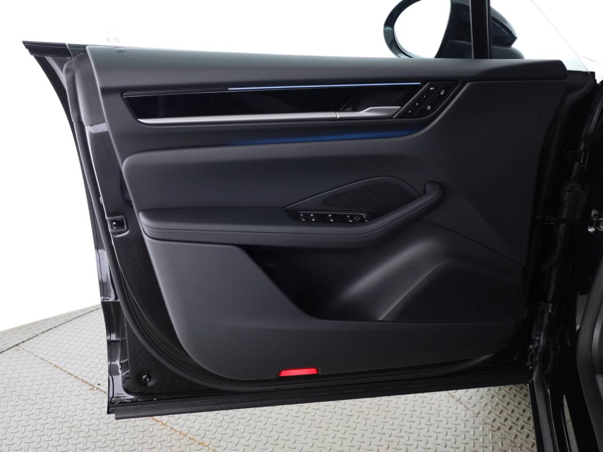 PORSCHE Macan 4-image-19