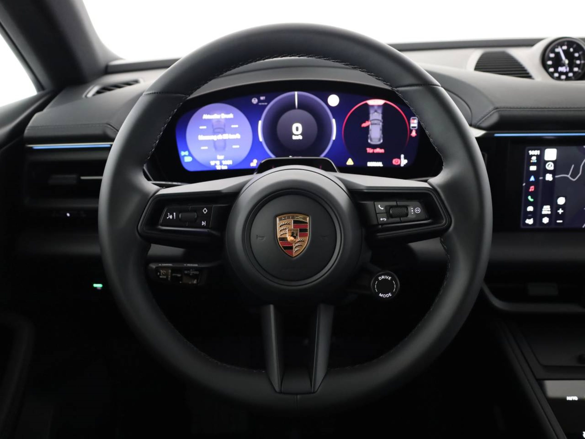 PORSCHE Macan 4-image-9