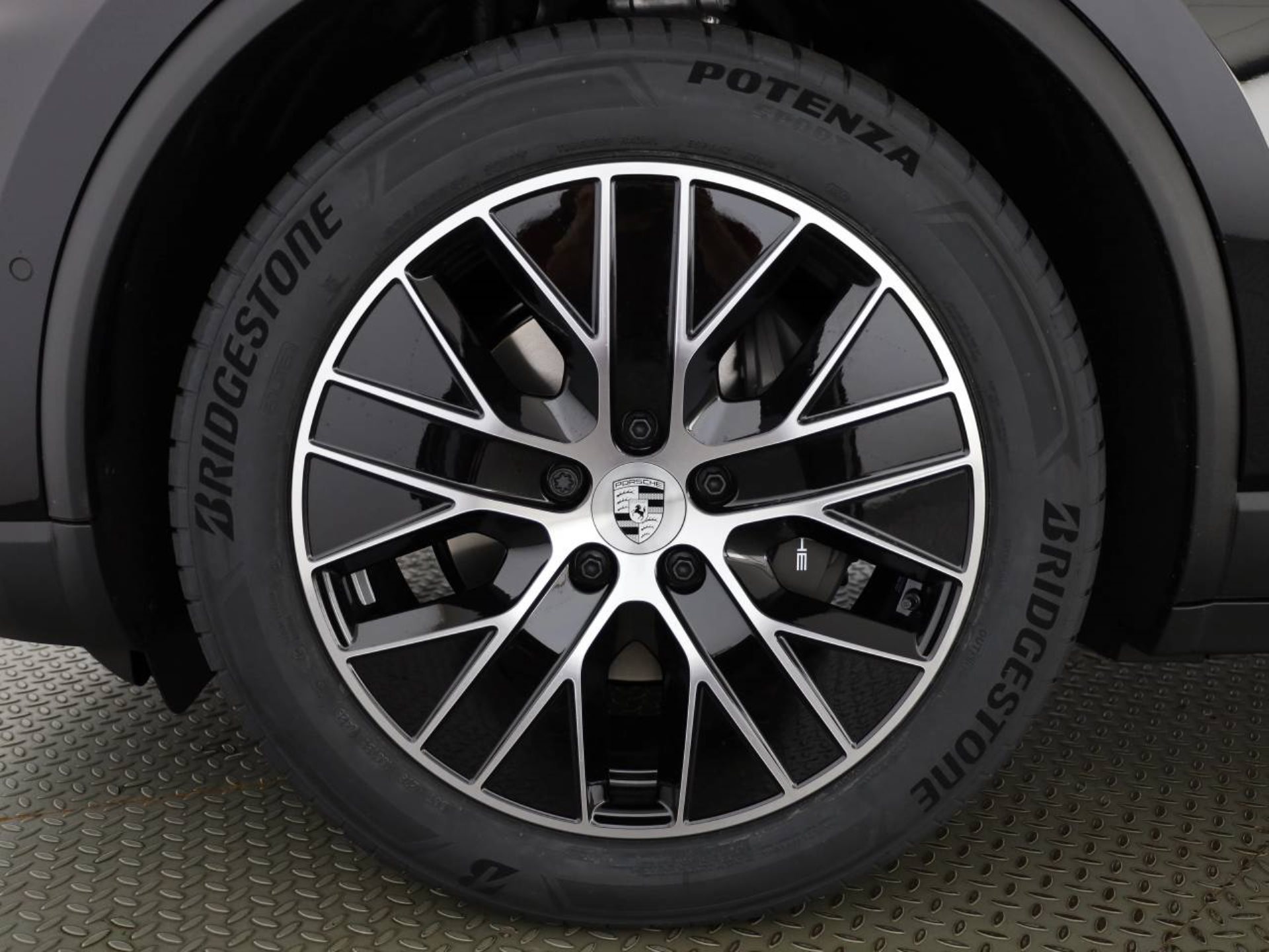PORSCHE Macan 4-image-8