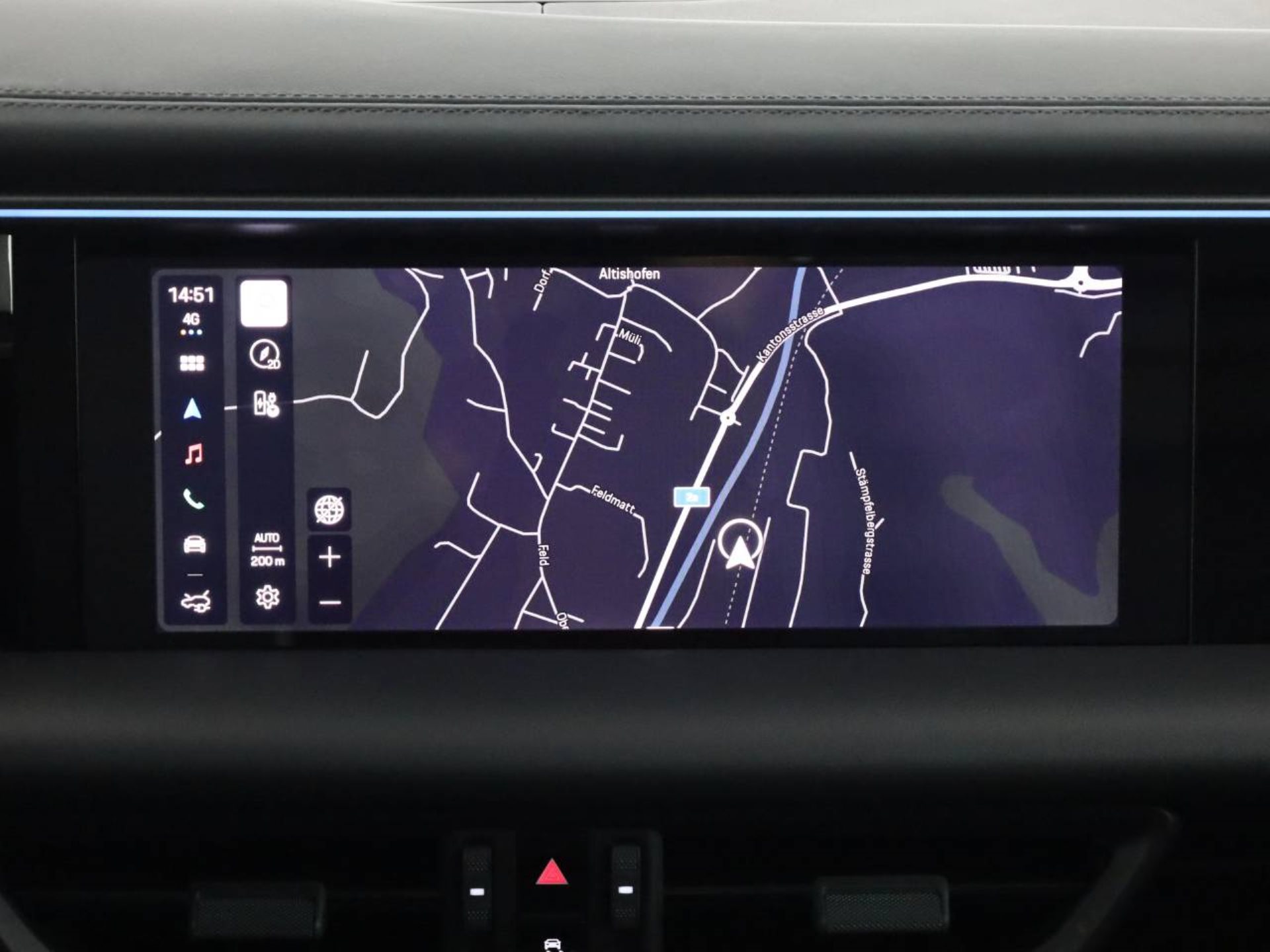 PORSCHE Macan 4-image-13