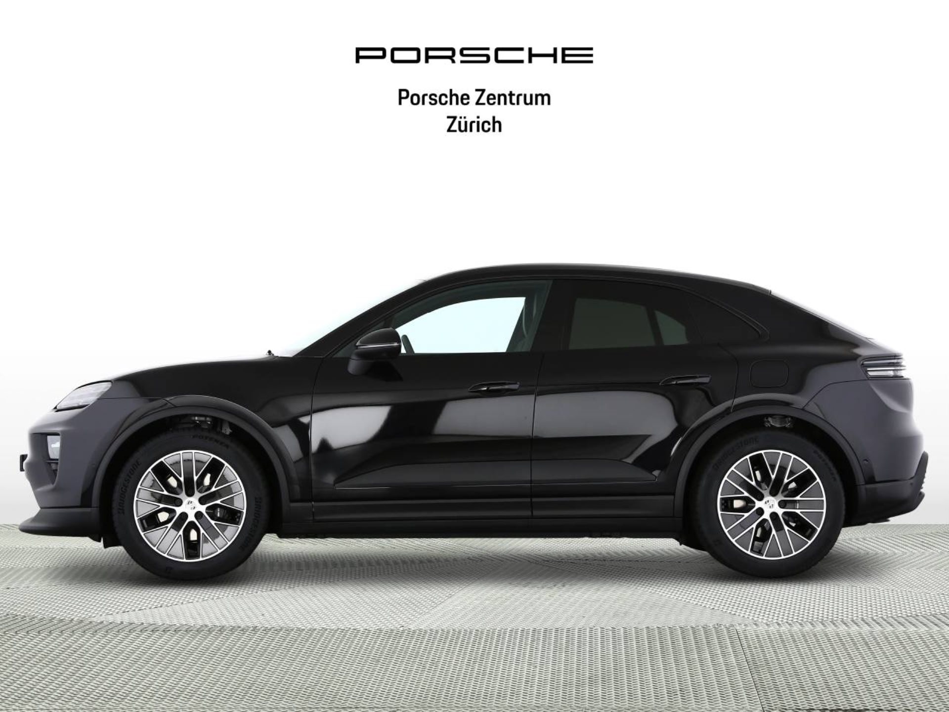 PORSCHE Macan 4-image-1