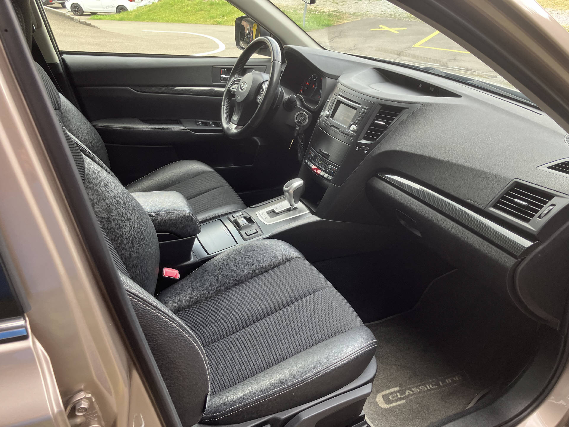 SUBARU Outback 2.0D Swiss Classic AWD Lineartronic-image-2