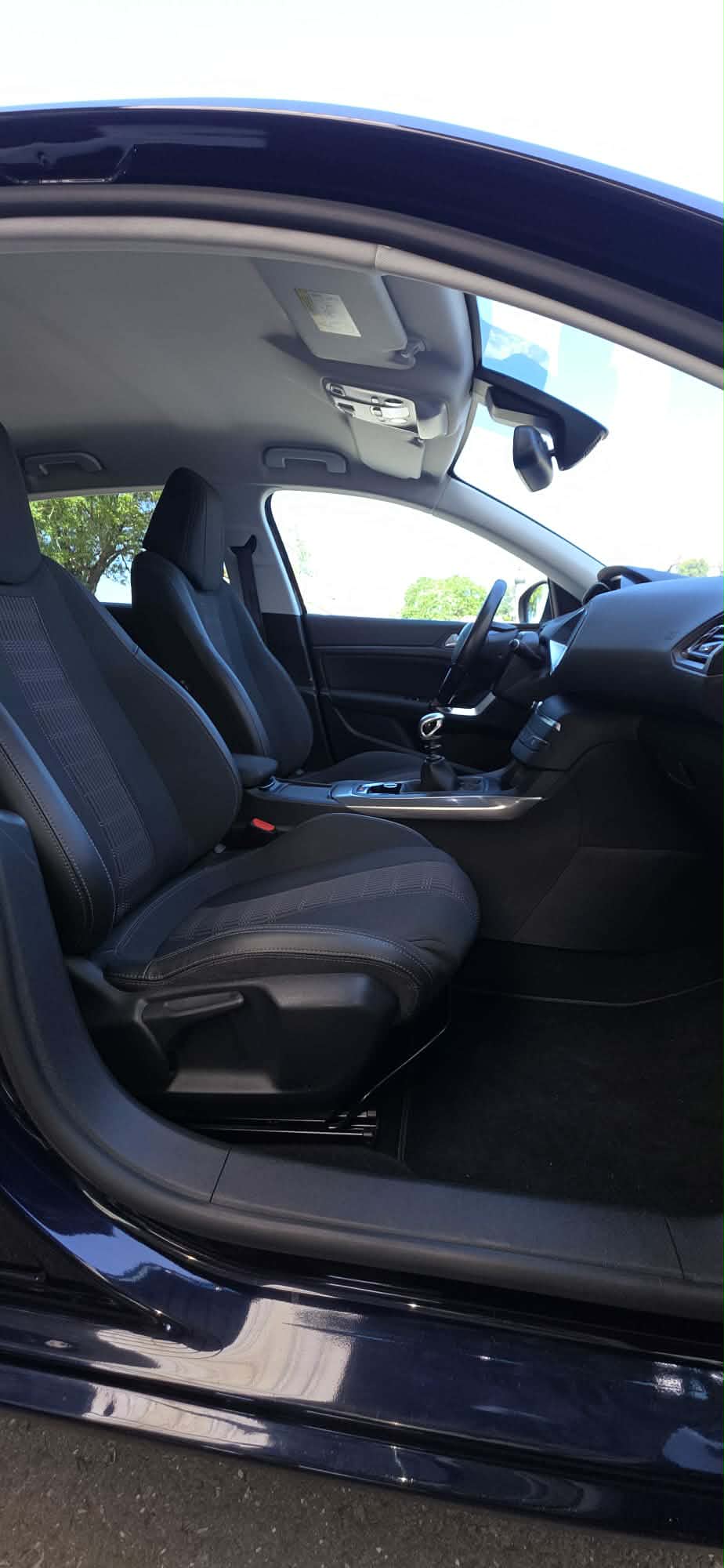 PEUGEOT 308 1.2 i STT-image-8