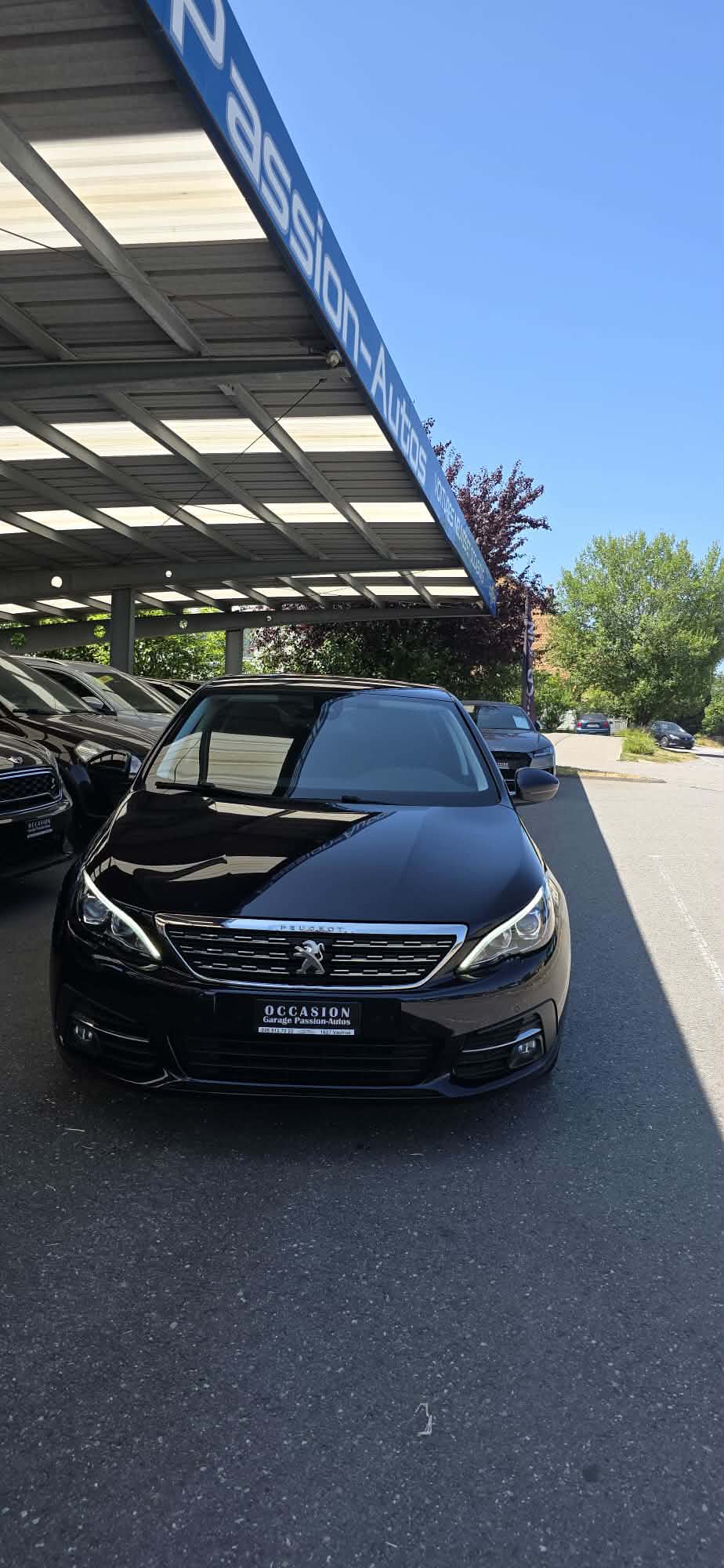 PEUGEOT 308 1.2 i STT-image-1