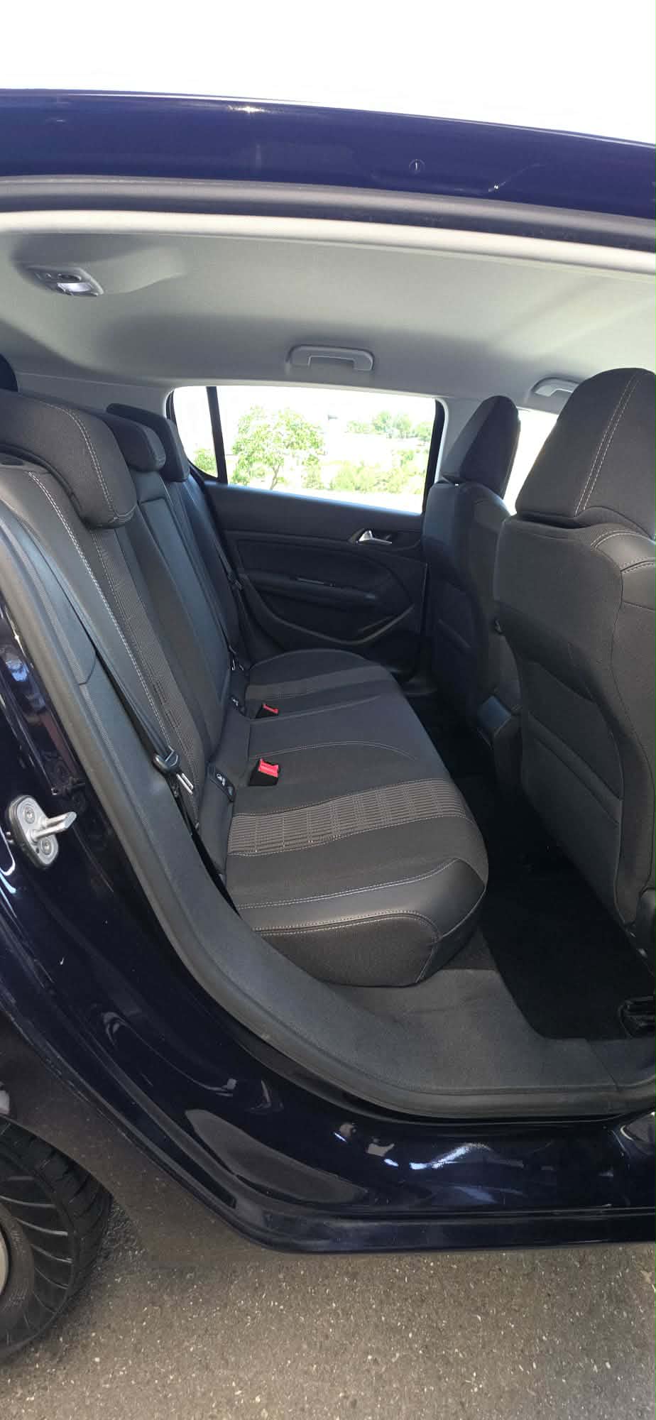 PEUGEOT 308 1.2 i STT-image-9
