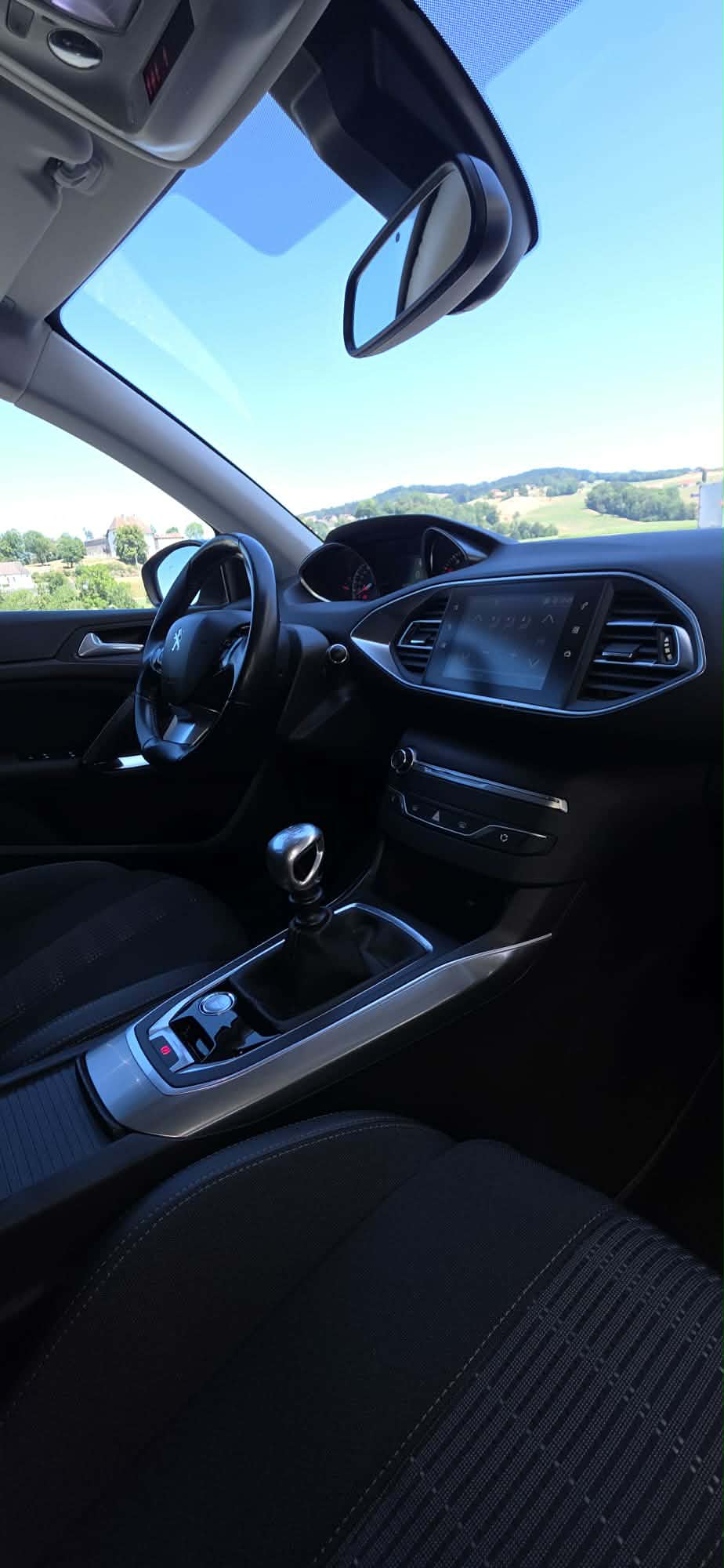 PEUGEOT 308 1.2 i STT-image-5