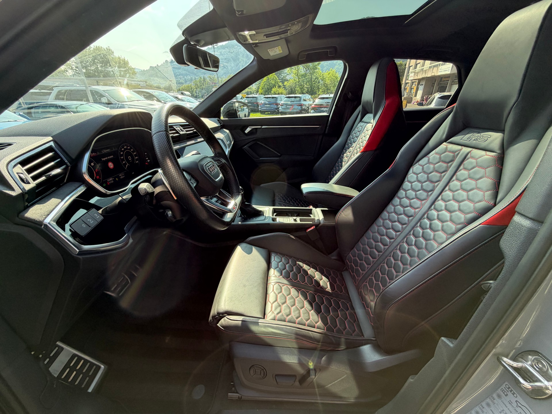 AUDI RS Q3 Sportback quattro S tronic-image-8