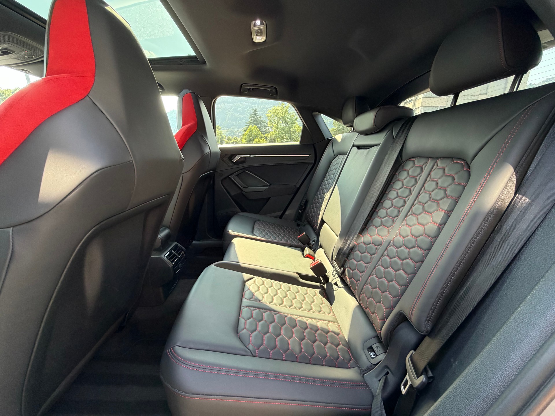 AUDI RS Q3 Sportback quattro S tronic-image-17