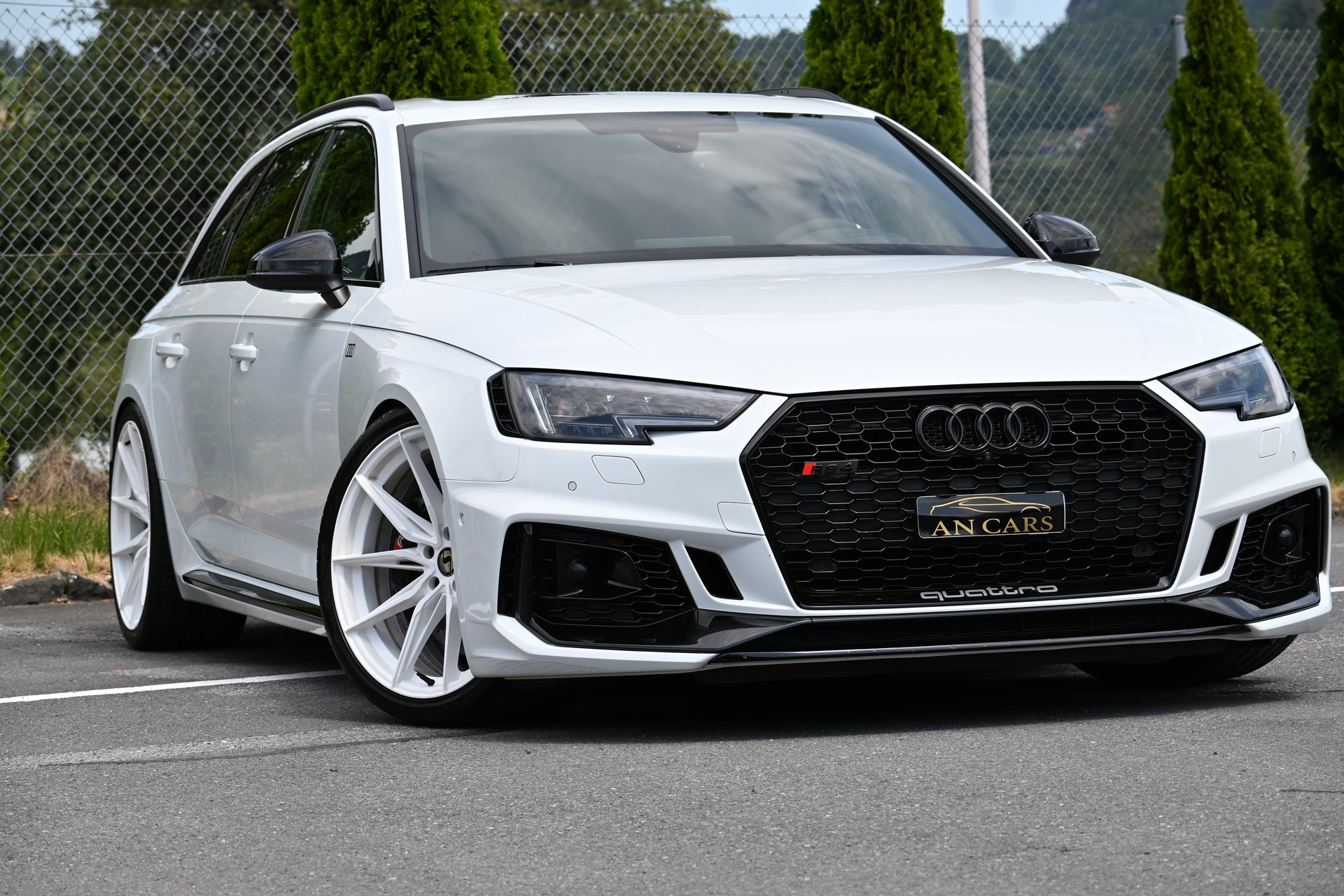 AUDI RS4 Avant 2.9 TFSI quattro tiptronic FRISCH AB MFK UND SERVICE TOP ANGEBOT Einzigartig Unique!!!!!!!!!!-image-1