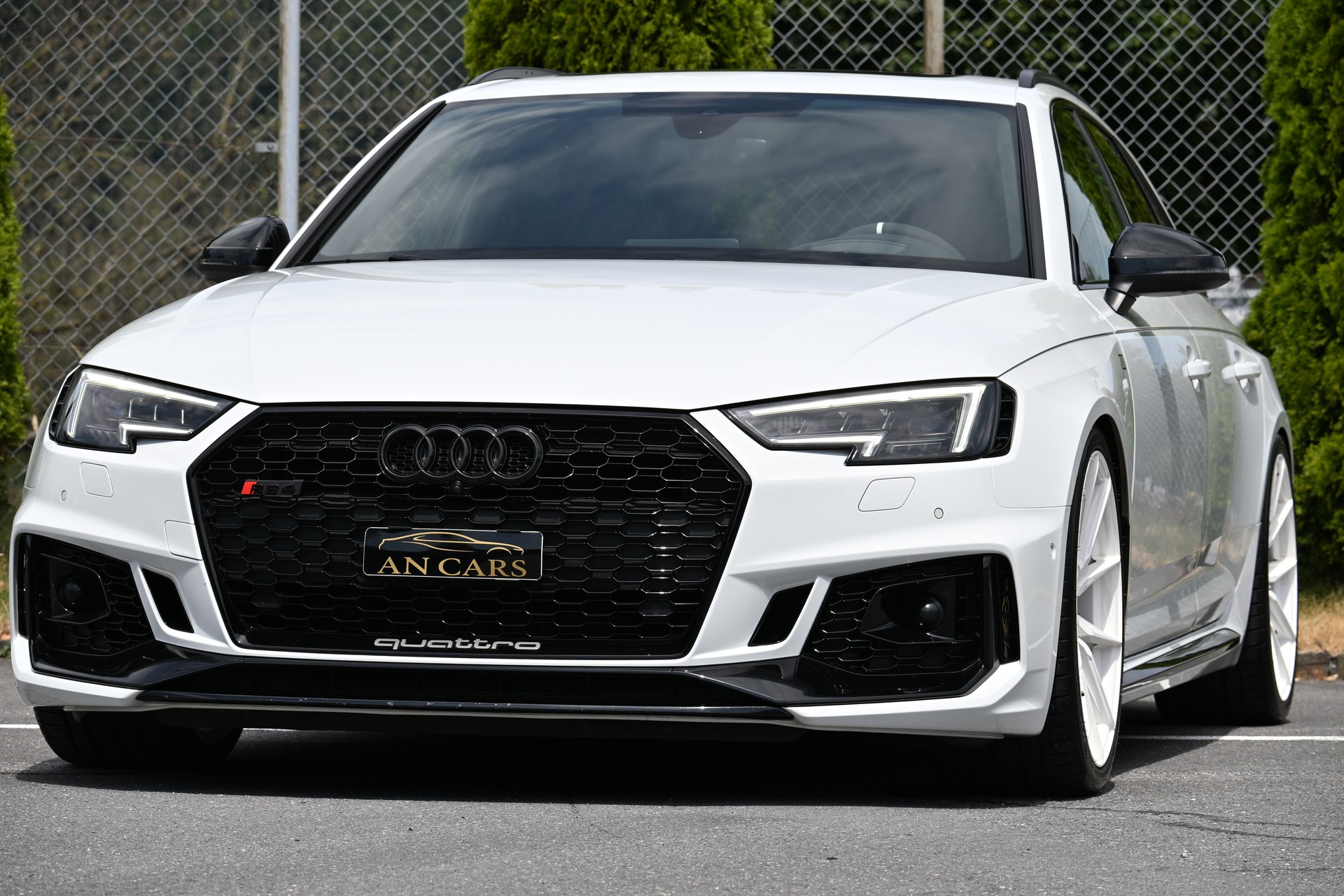 AUDI RS4 Avant 2.9 TFSI quattro tiptronic FRISCH AB MFK UND SERVICE TOP ANGEBOT Einzigartig Unique!!!!!!!!!!