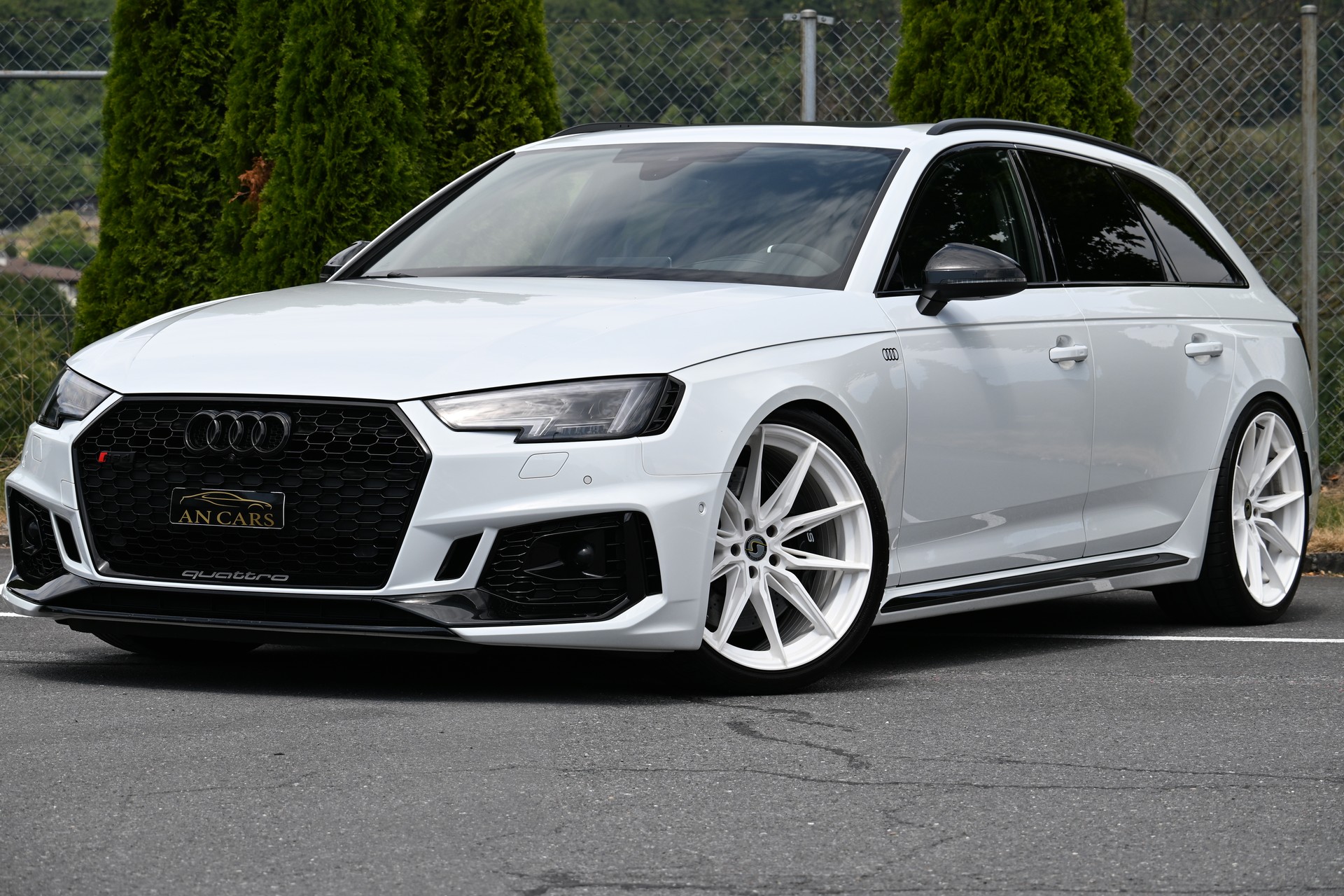 AUDI RS4 Avant 2.9 TFSI quattro tiptronic FRISCH AB MFK UND SERVICE TOP ANGEBOT Einzigartig Unique!!!!!!!!!!-image-2