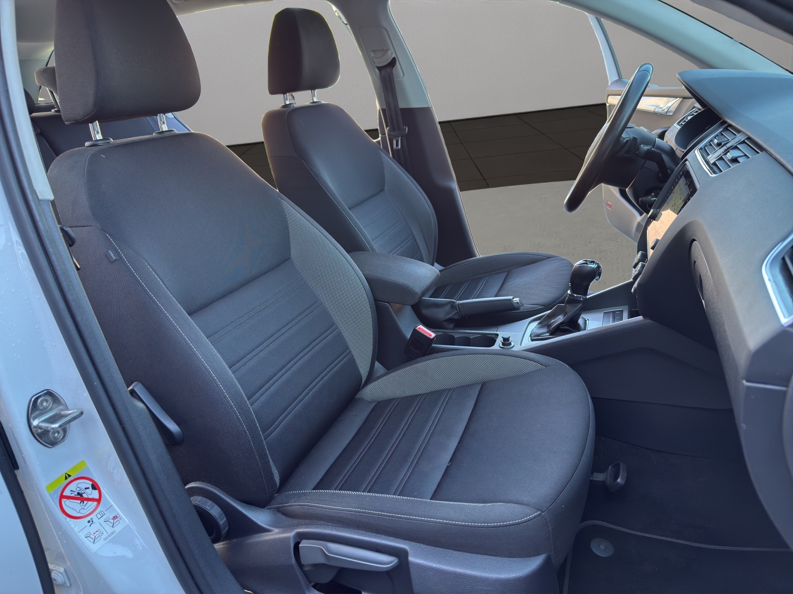 SKODA Octavia Combi 2.0 TDI Ambition DSG-image-16