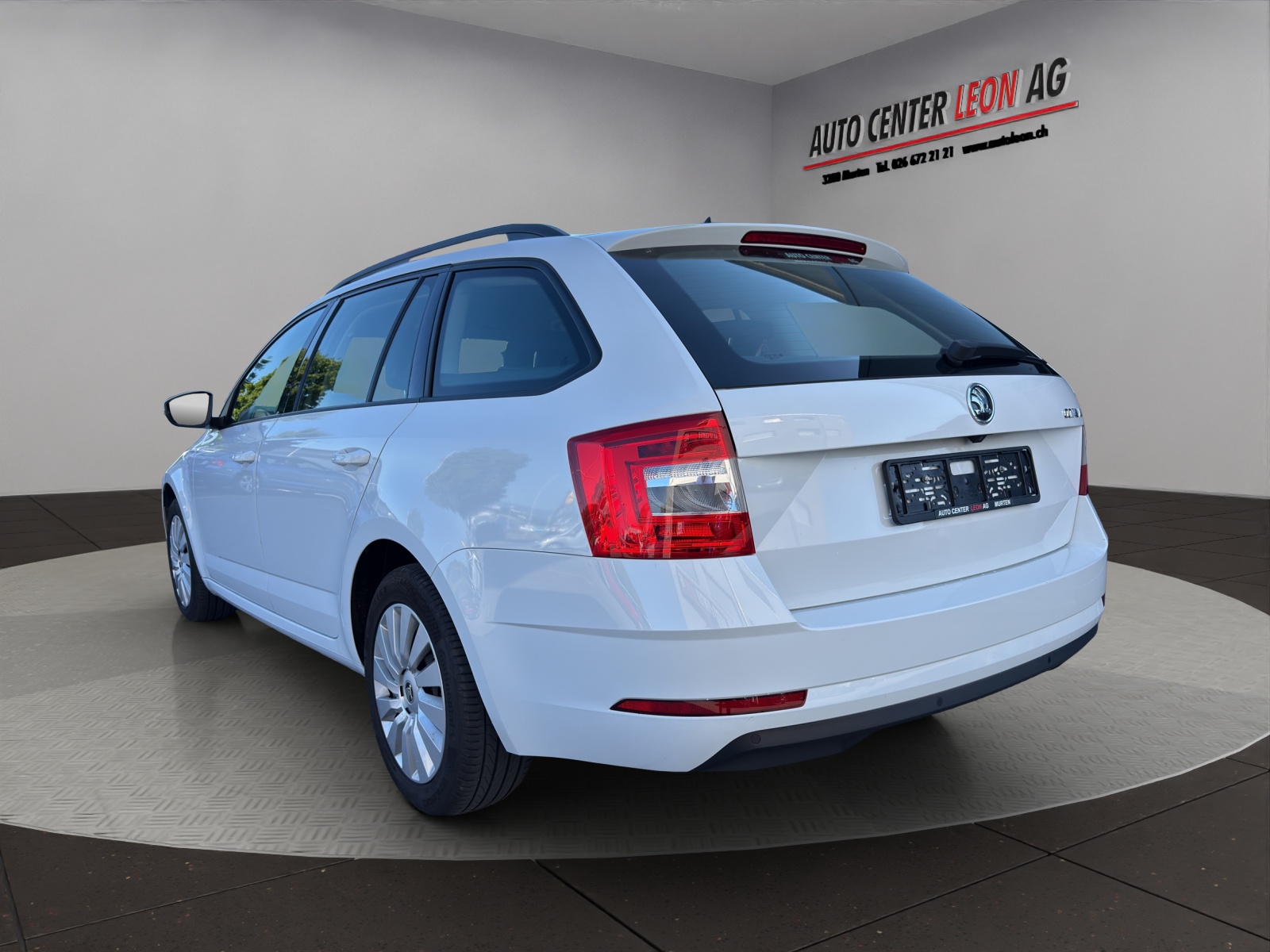 SKODA Octavia Combi 2.0 TDI Ambition DSG-showroom-element-3