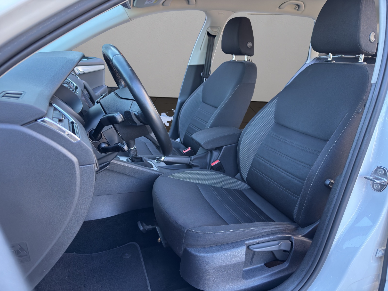 SKODA Octavia Combi 2.0 TDI Ambition DSG-image-8