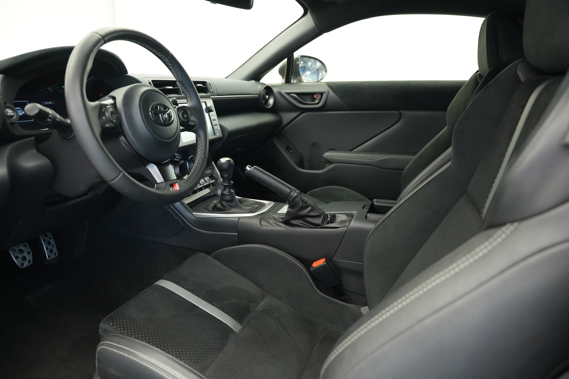 TOYOTA GR 86 2.4 Sport+ *CH-Fahrzeug*-image-9