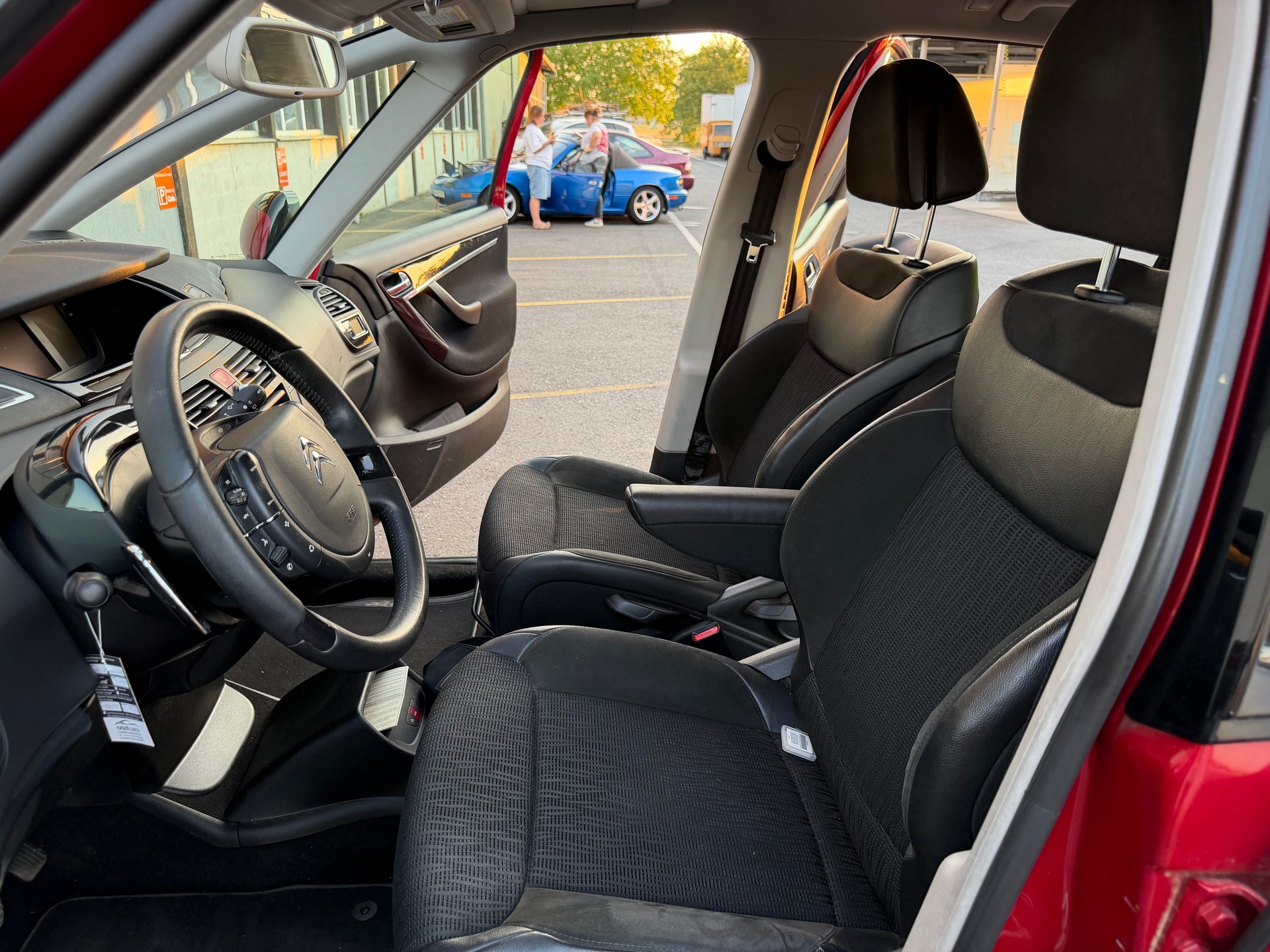 CITROEN C4 Picasso 1.6i 16V THP Séduction EGS6-image-11