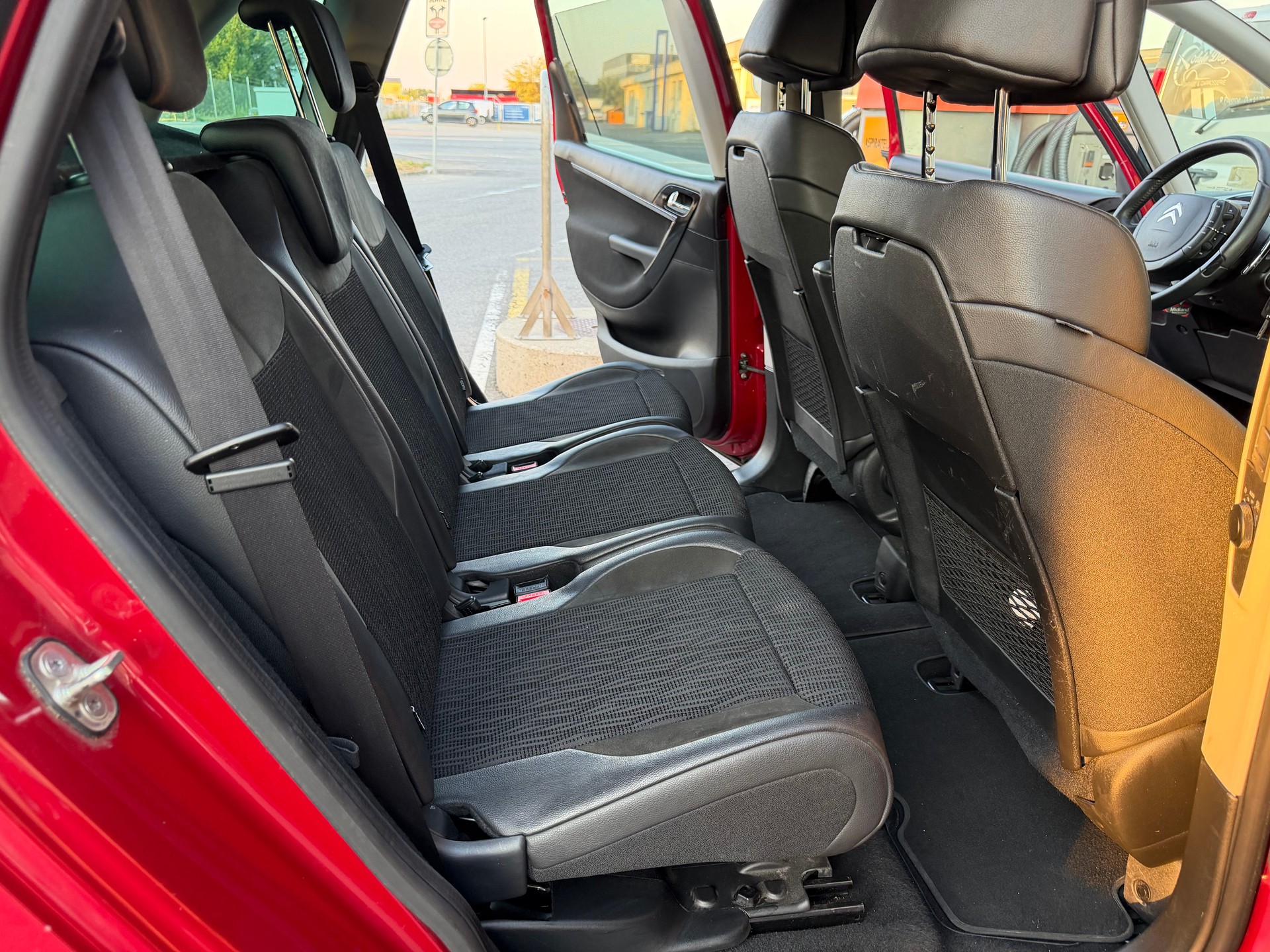 CITROEN C4 Picasso 1.6i 16V THP Séduction EGS6-image-8