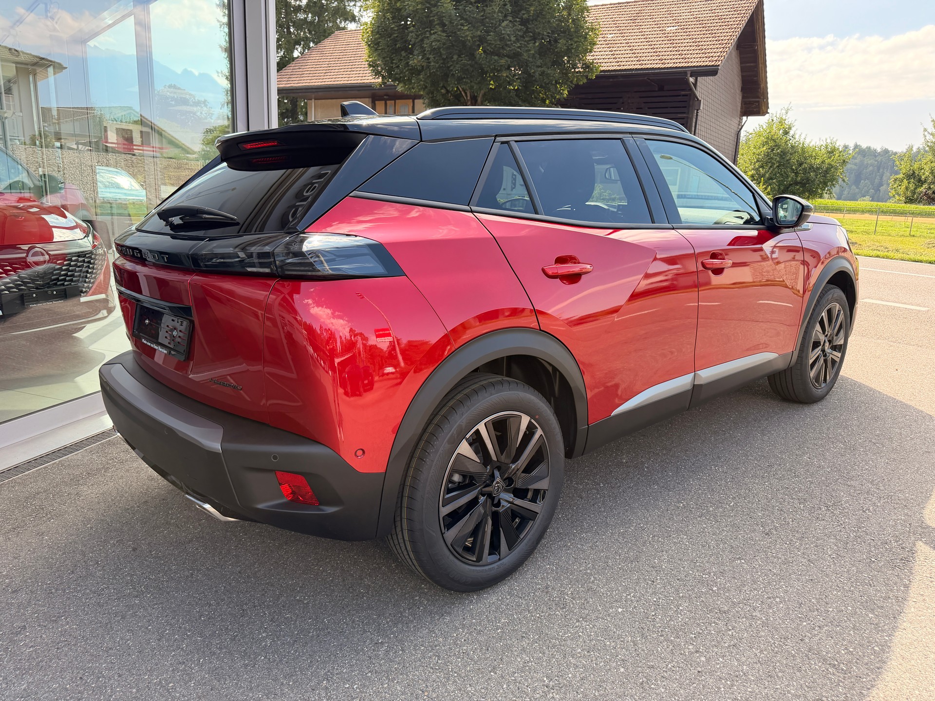 PEUGEOT 2008 1.2 145 MHEV GT Exclusive-image-2