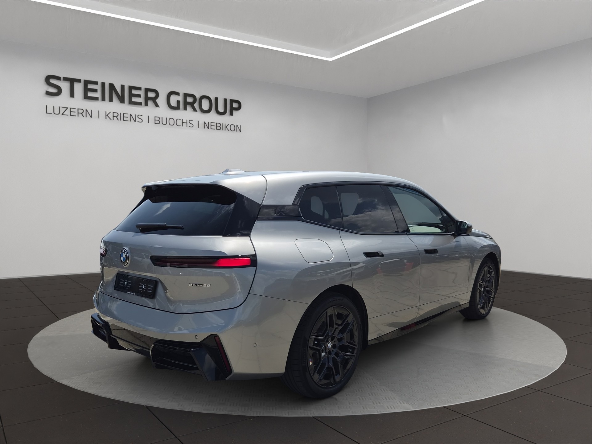 BMW iX xDrive60 M Sport-image-4