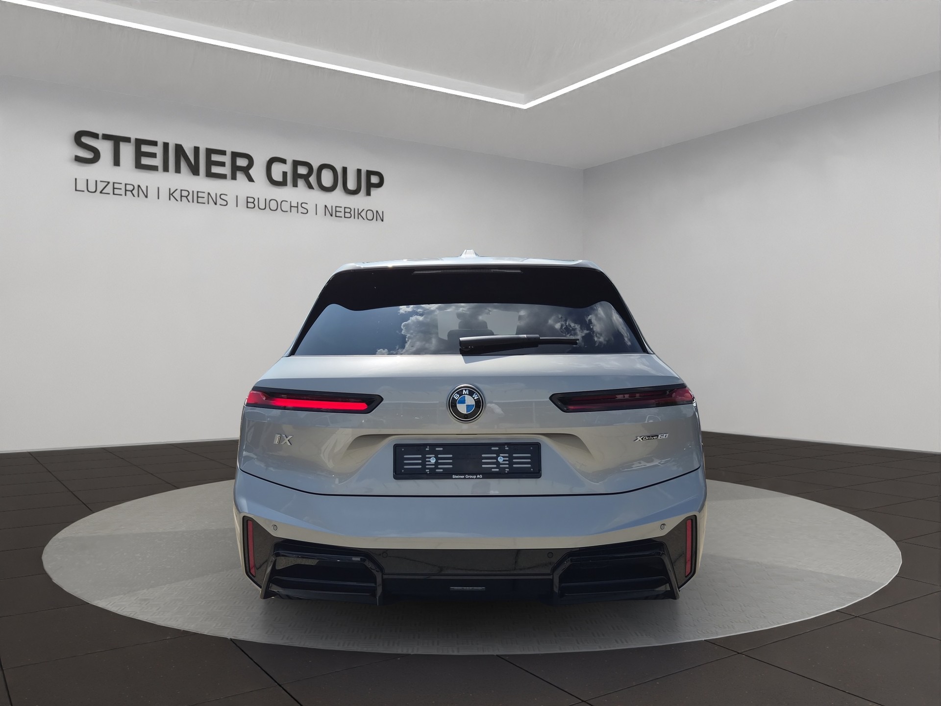 BMW iX xDrive60 M Sport-image-5