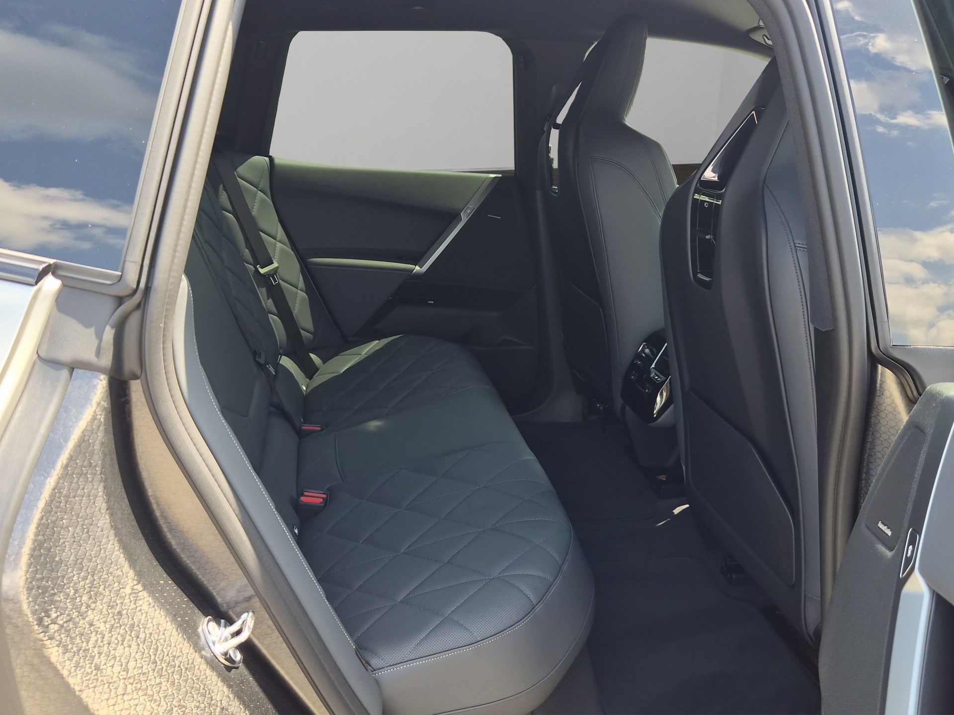 BMW iX xDrive60 M Sport-image-20