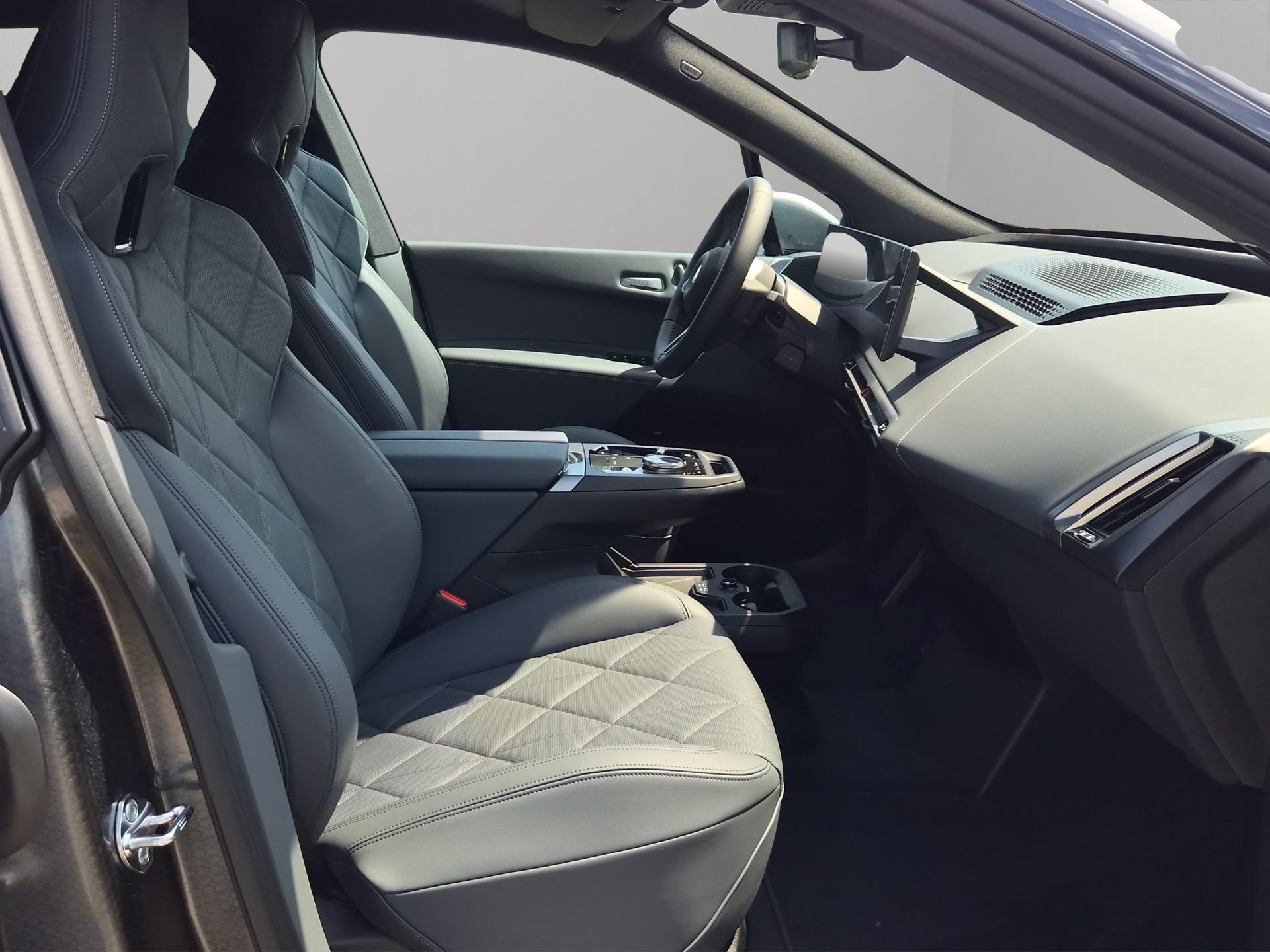 BMW iX xDrive60 M Sport-image-19