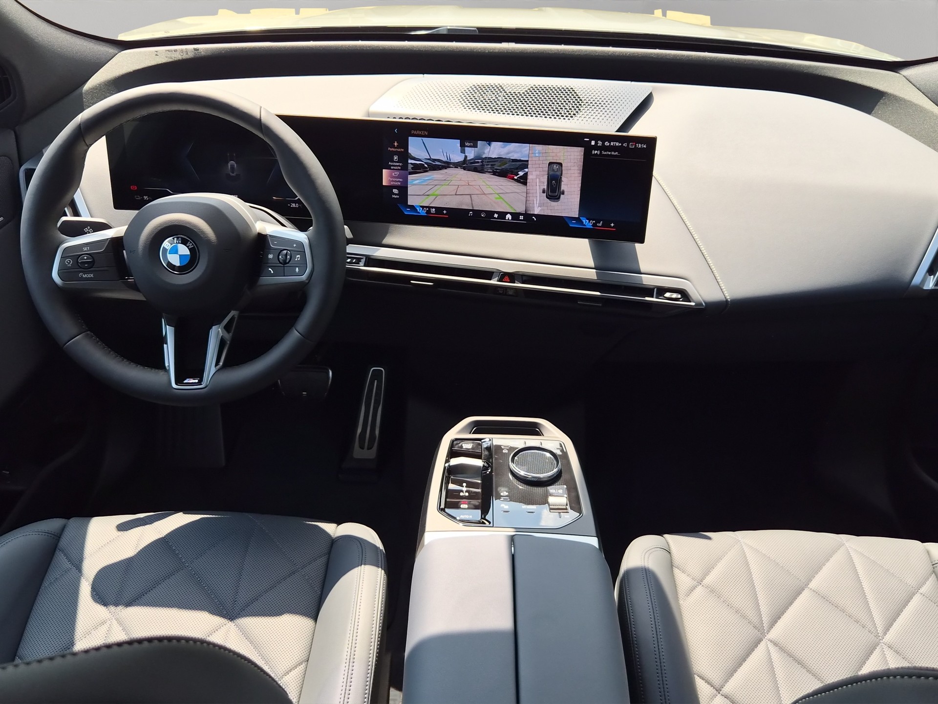 BMW iX xDrive60 M Sport-image-14
