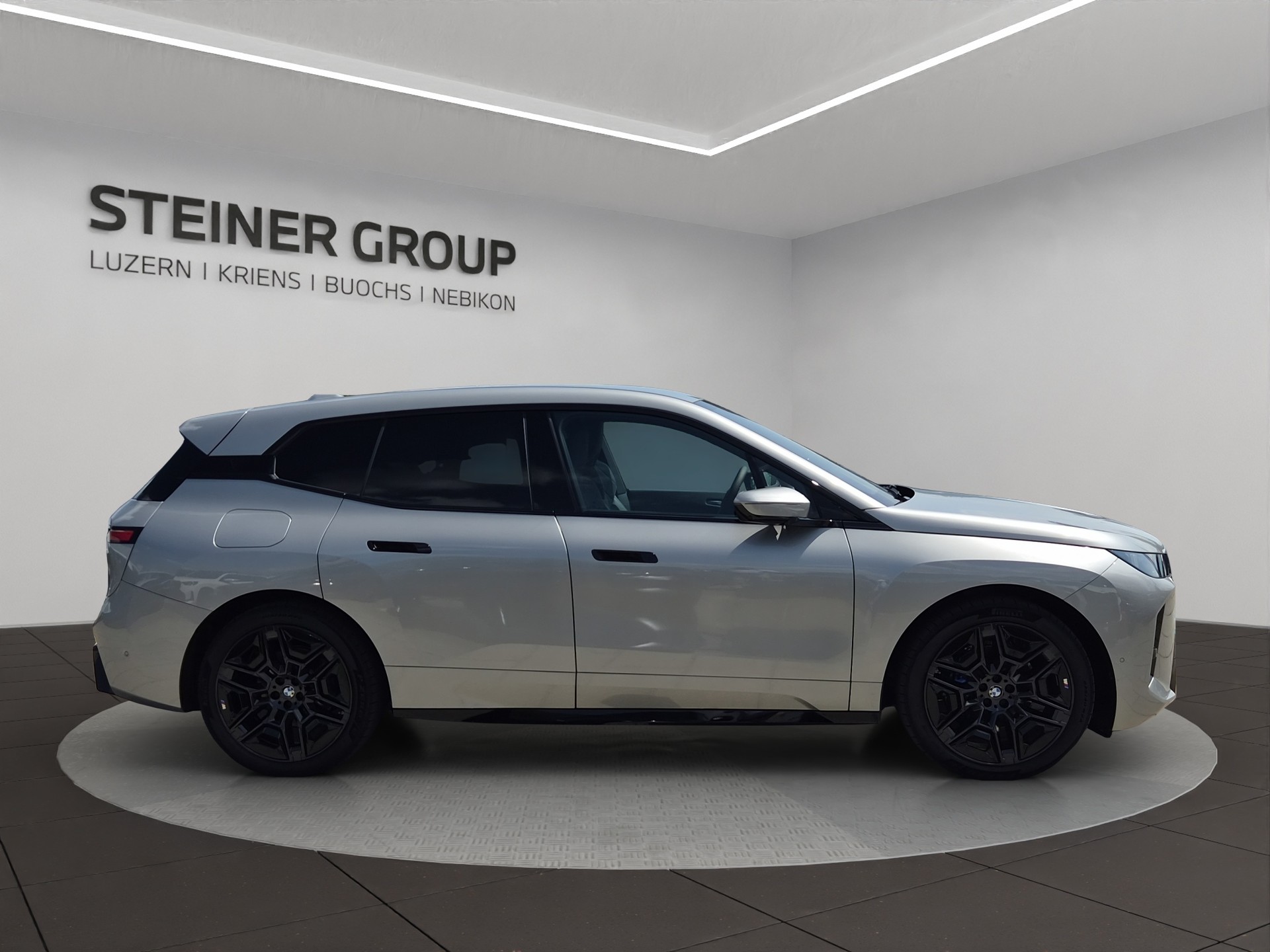 BMW iX xDrive60 M Sport-image-3