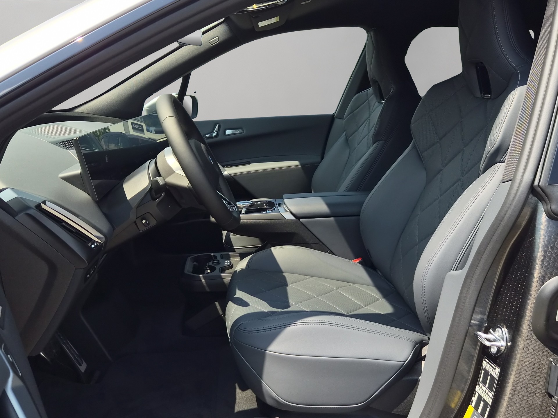 BMW iX xDrive60 M Sport-image-9