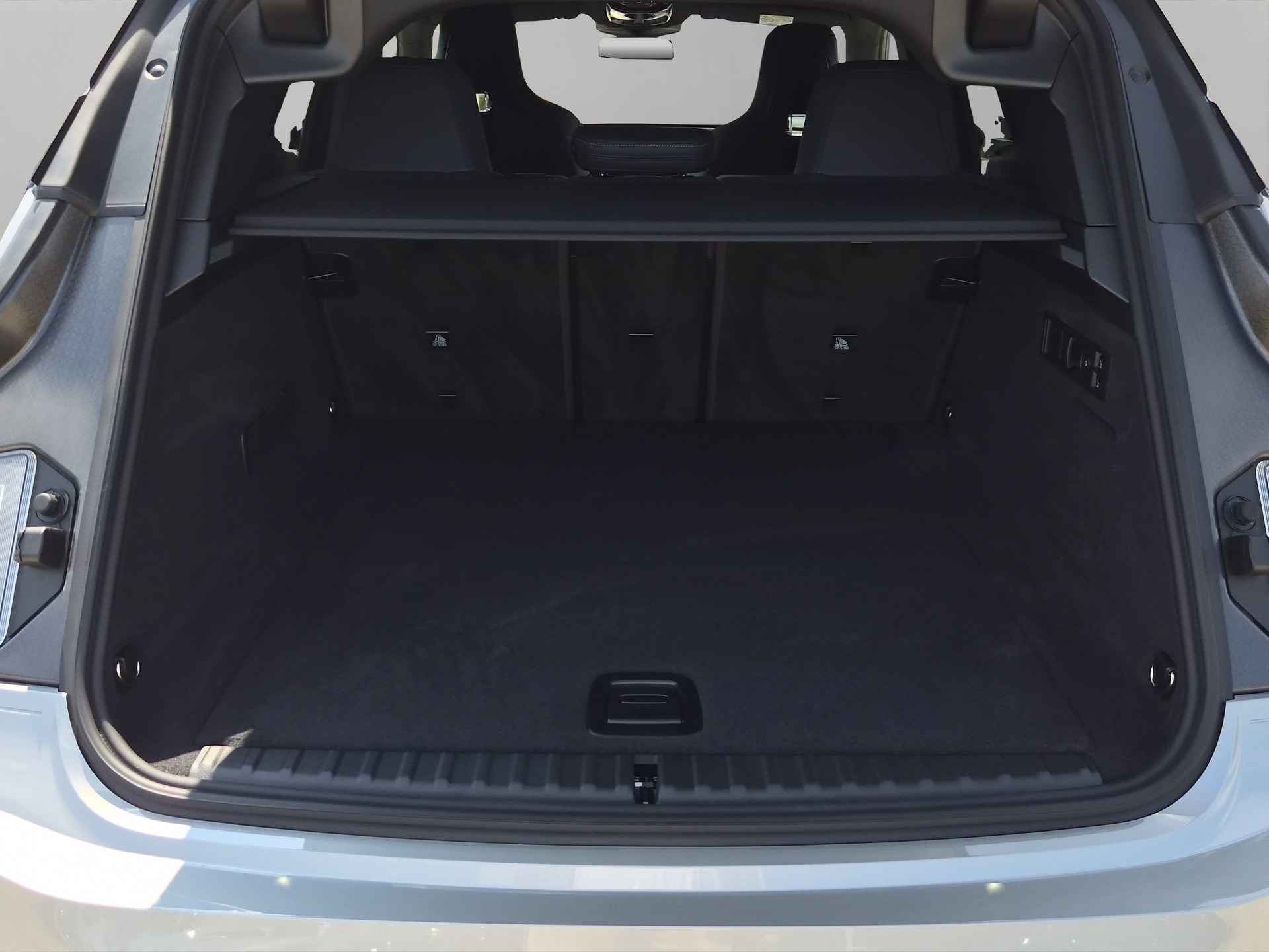 BMW iX xDrive60 M Sport-image-18