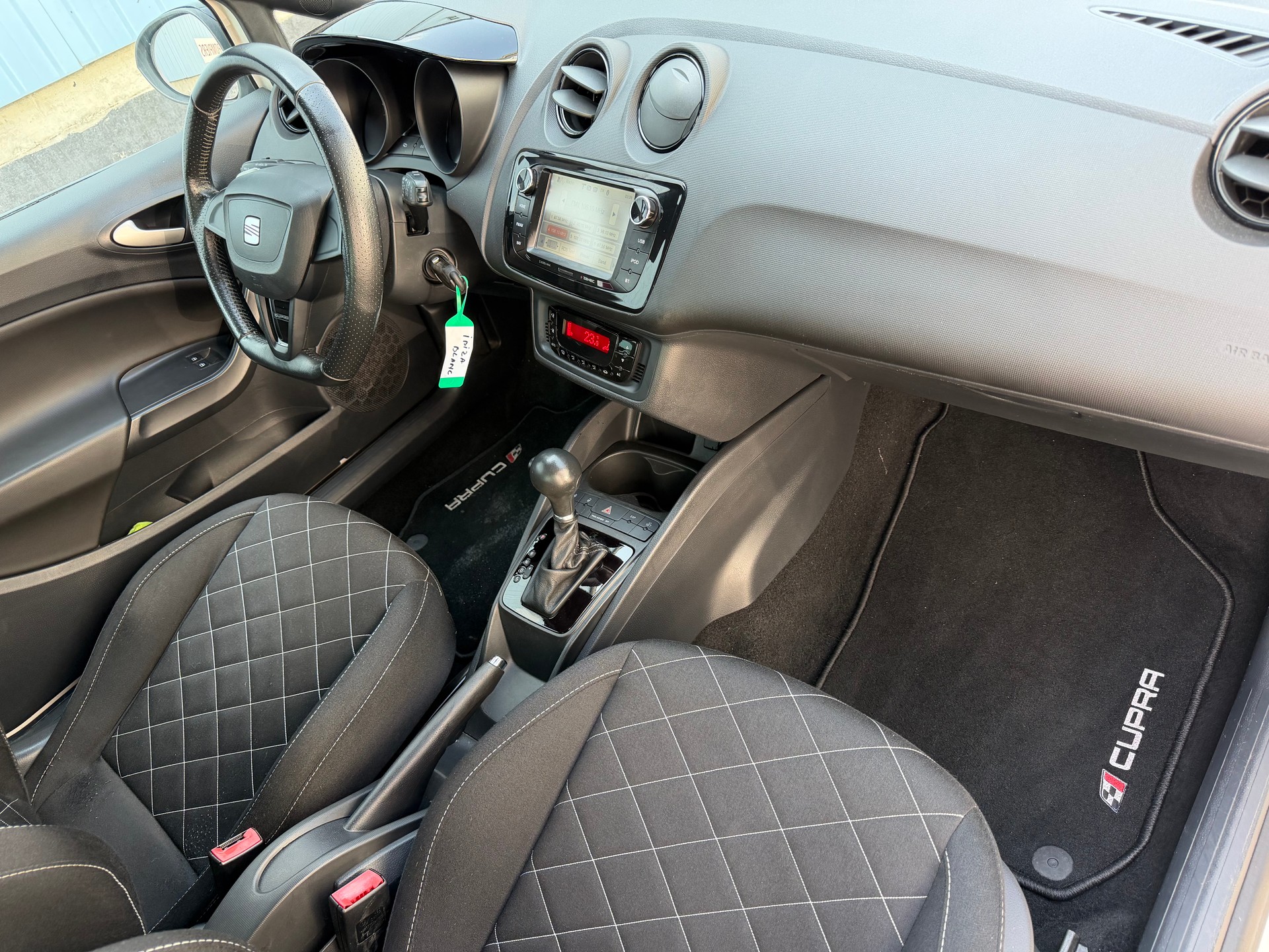SEAT Ibiza SC 1.4 TSI Cupra DSG-image-11