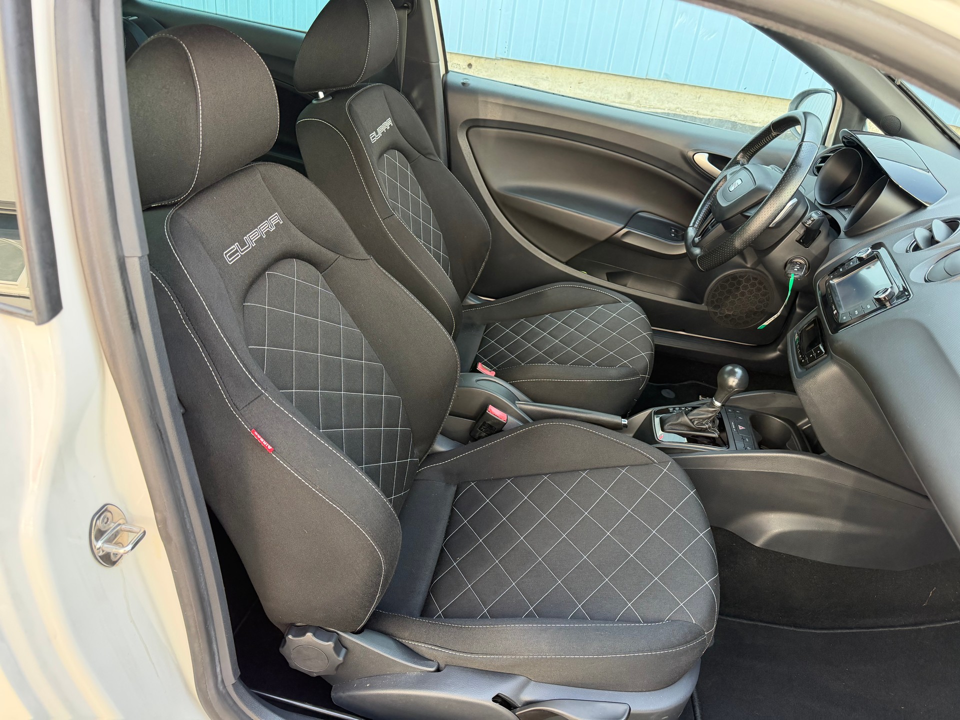 SEAT Ibiza SC 1.4 TSI Cupra DSG-image-9
